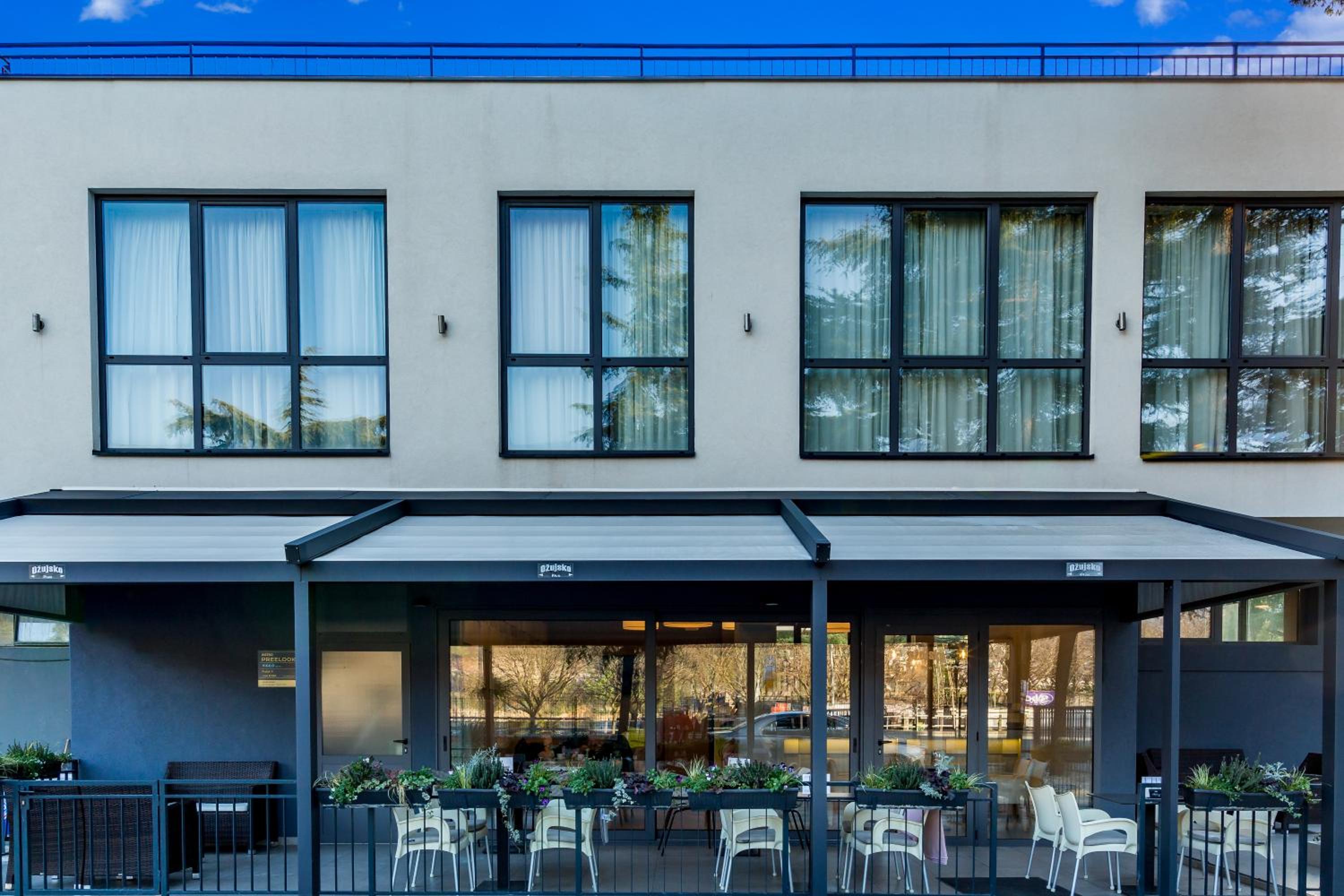 Apartments & Rooms Preelook