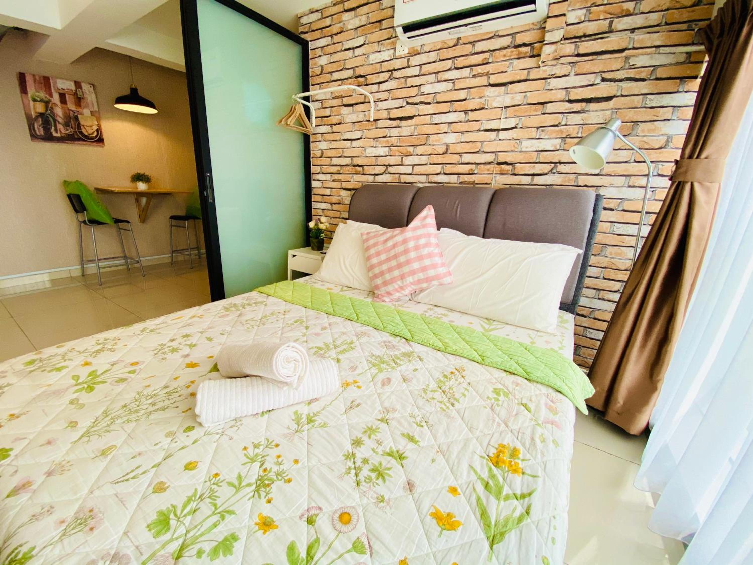 Chrisenbel Suites - Pinnacle PJ