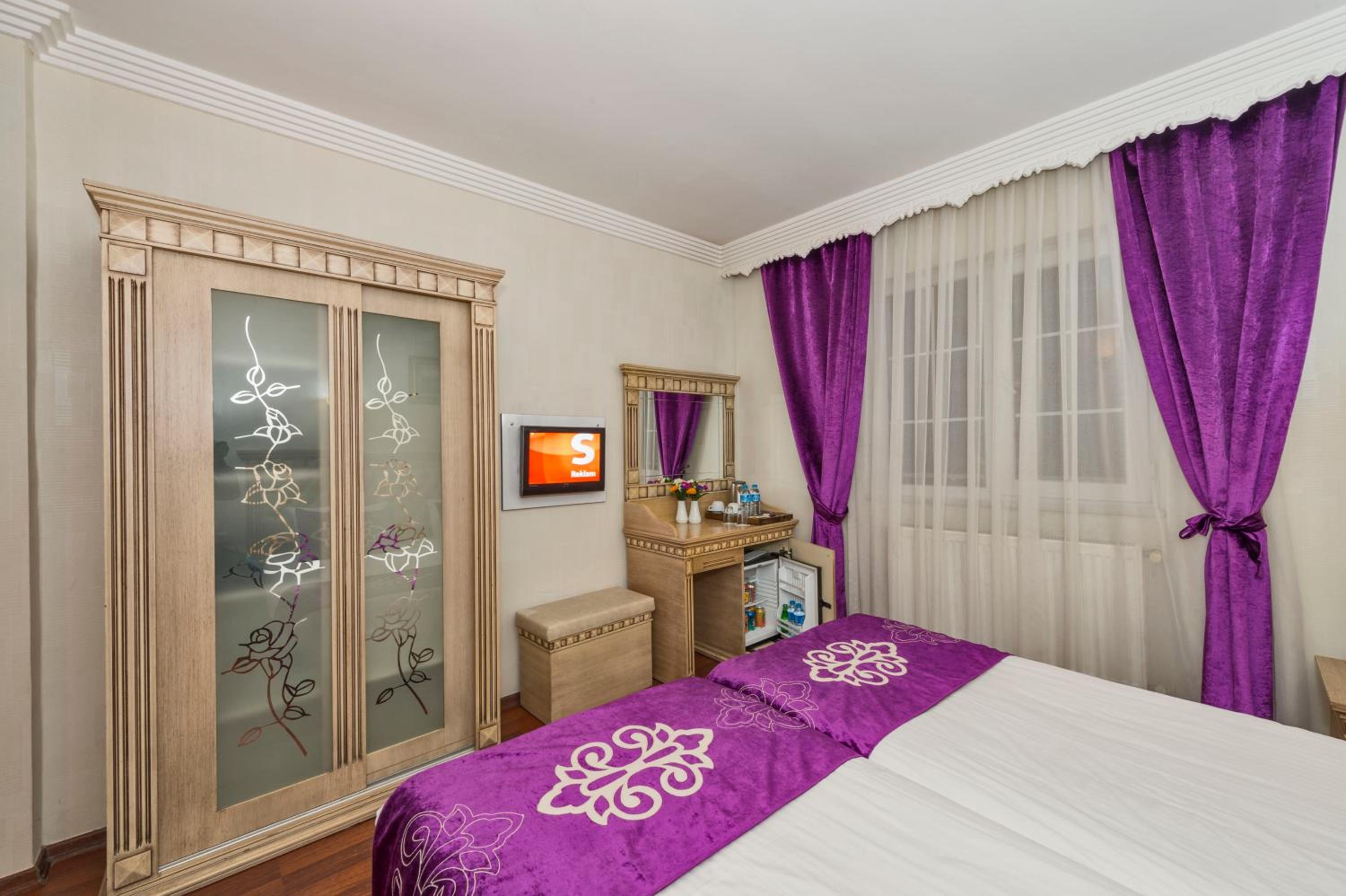 Istanbul Holiday Hotel - Image 24