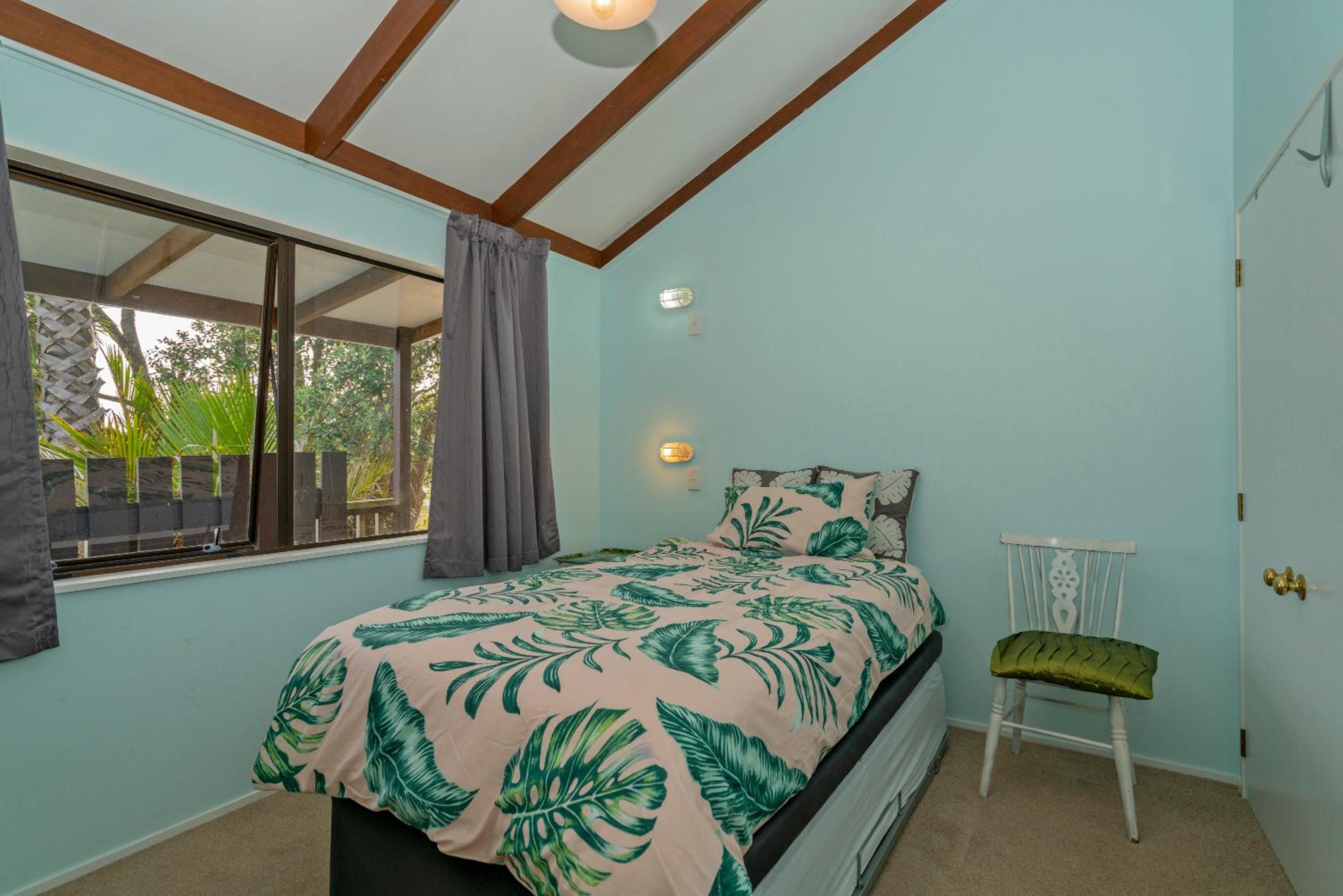 Bluebird Bach - Onemana Holiday Home view 3