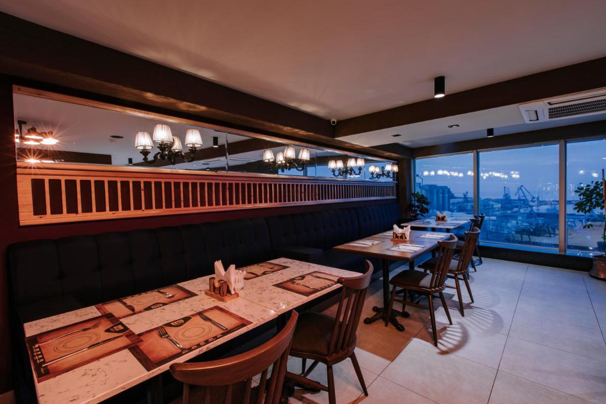 restaurant