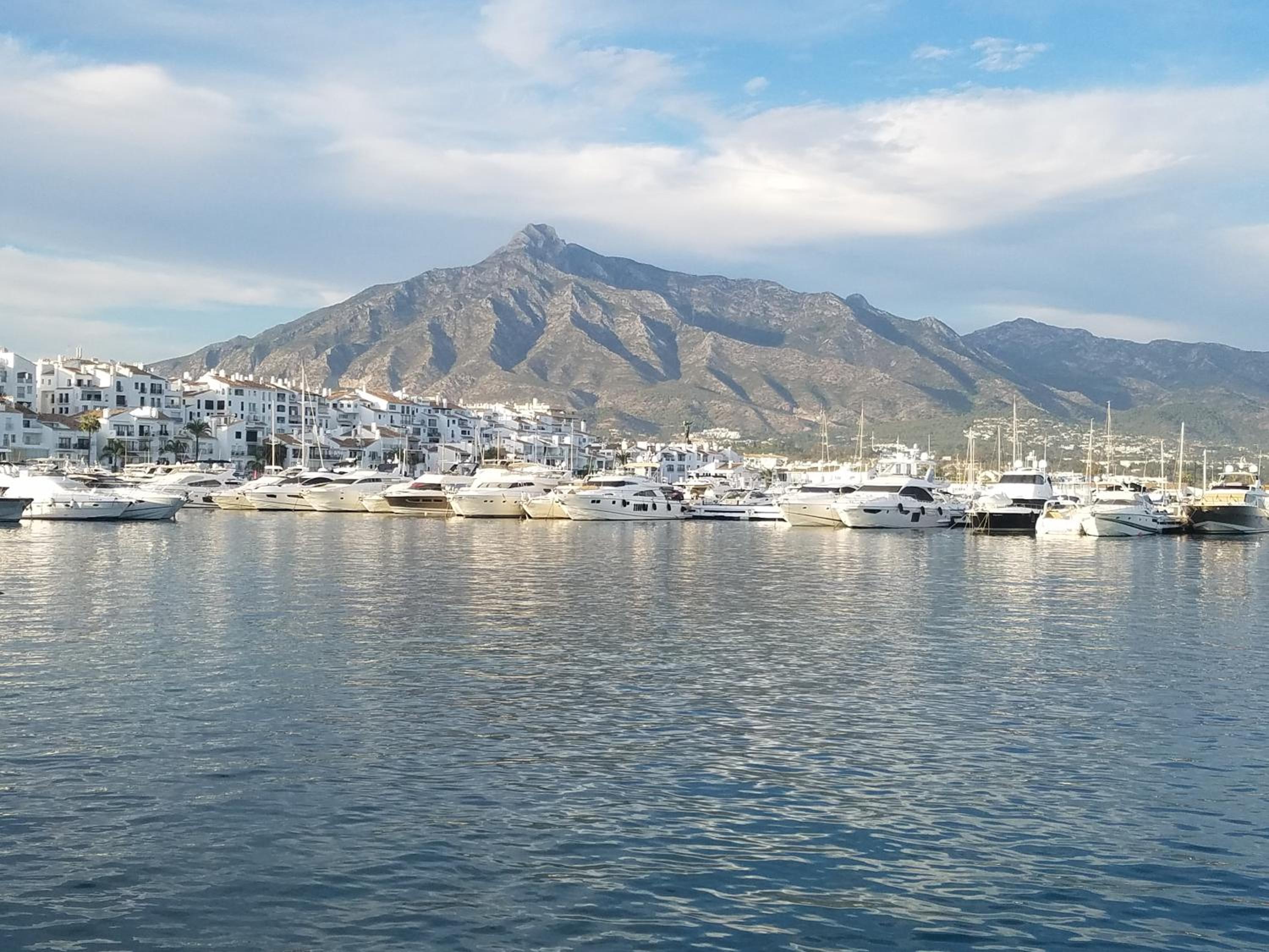 Family Friendly Ground Floor 2 bedroom Dama de Noche RDR200 view 5