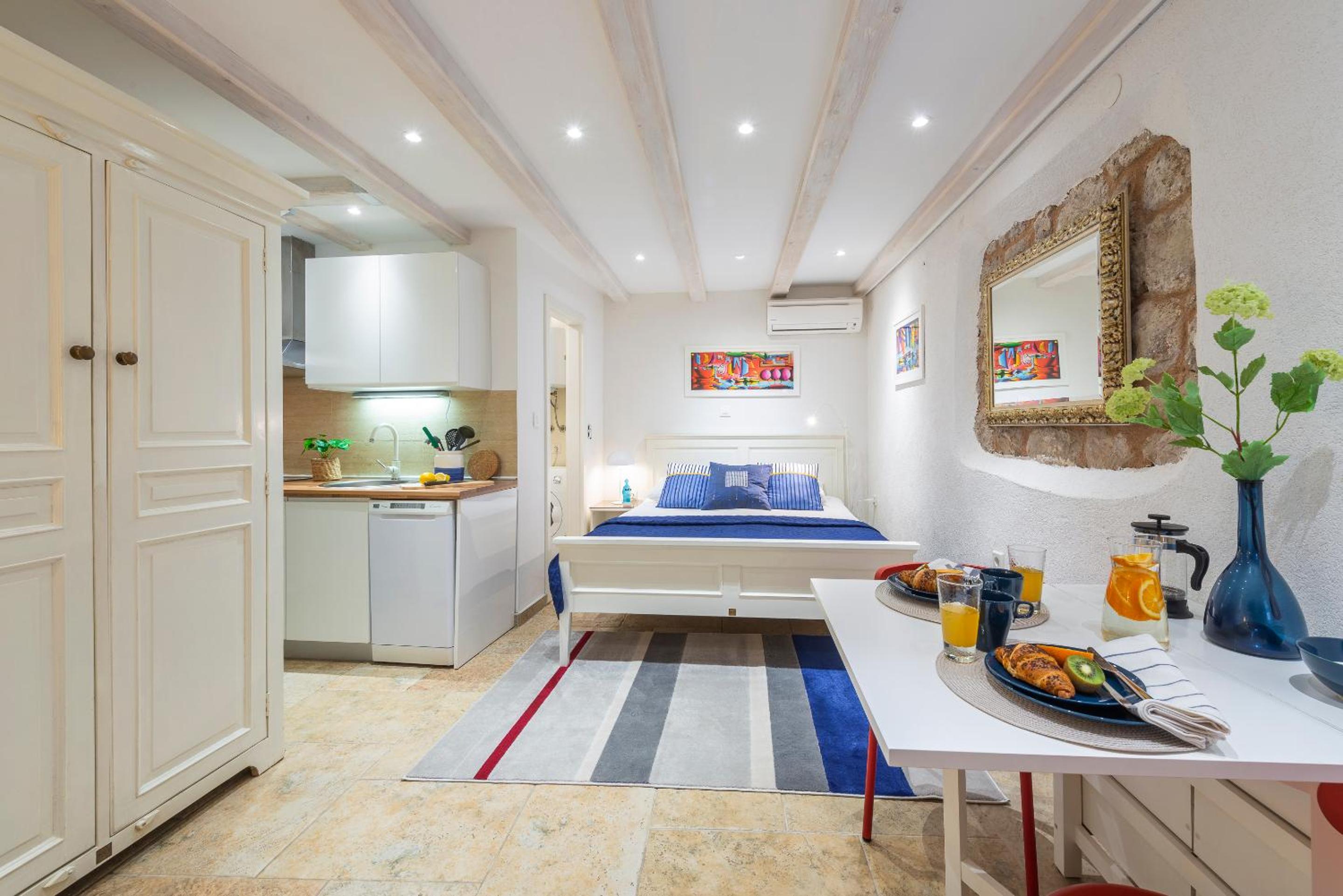 Apartment Neva