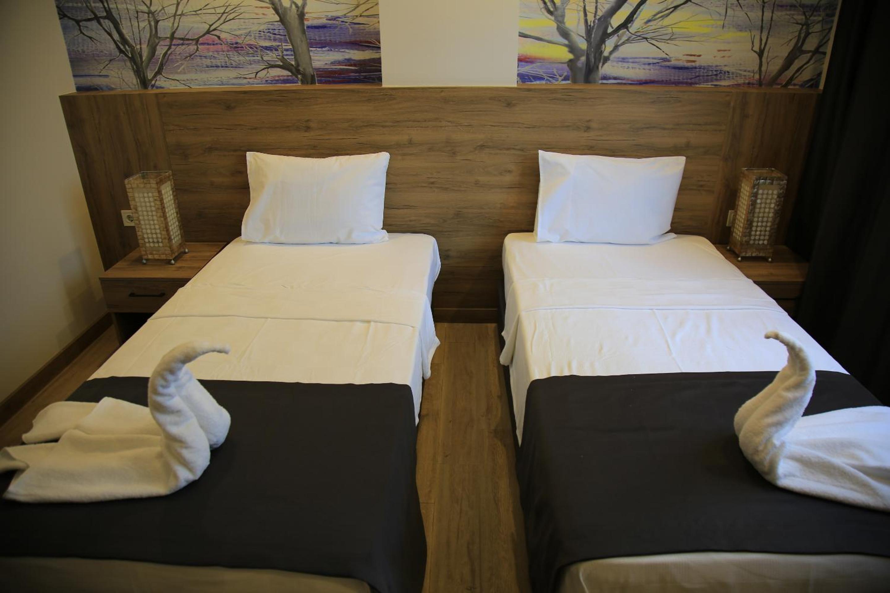 Golden World Suite Hotel - Image 44