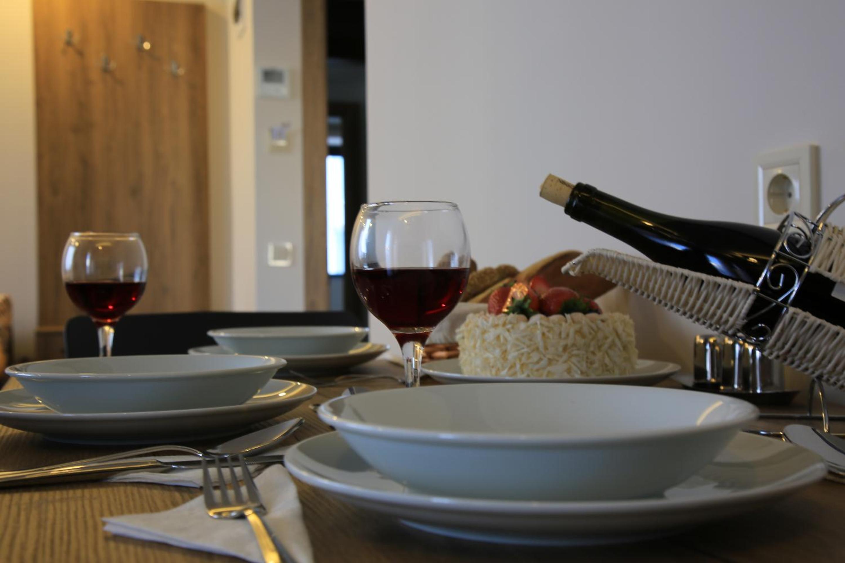 Golden World Suite Hotel - Image 37