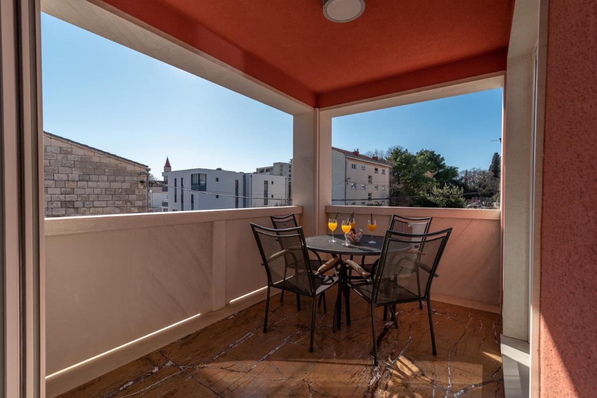 LUXURY VILLA SARA-TROGIR CENTER-POOL — photo 2