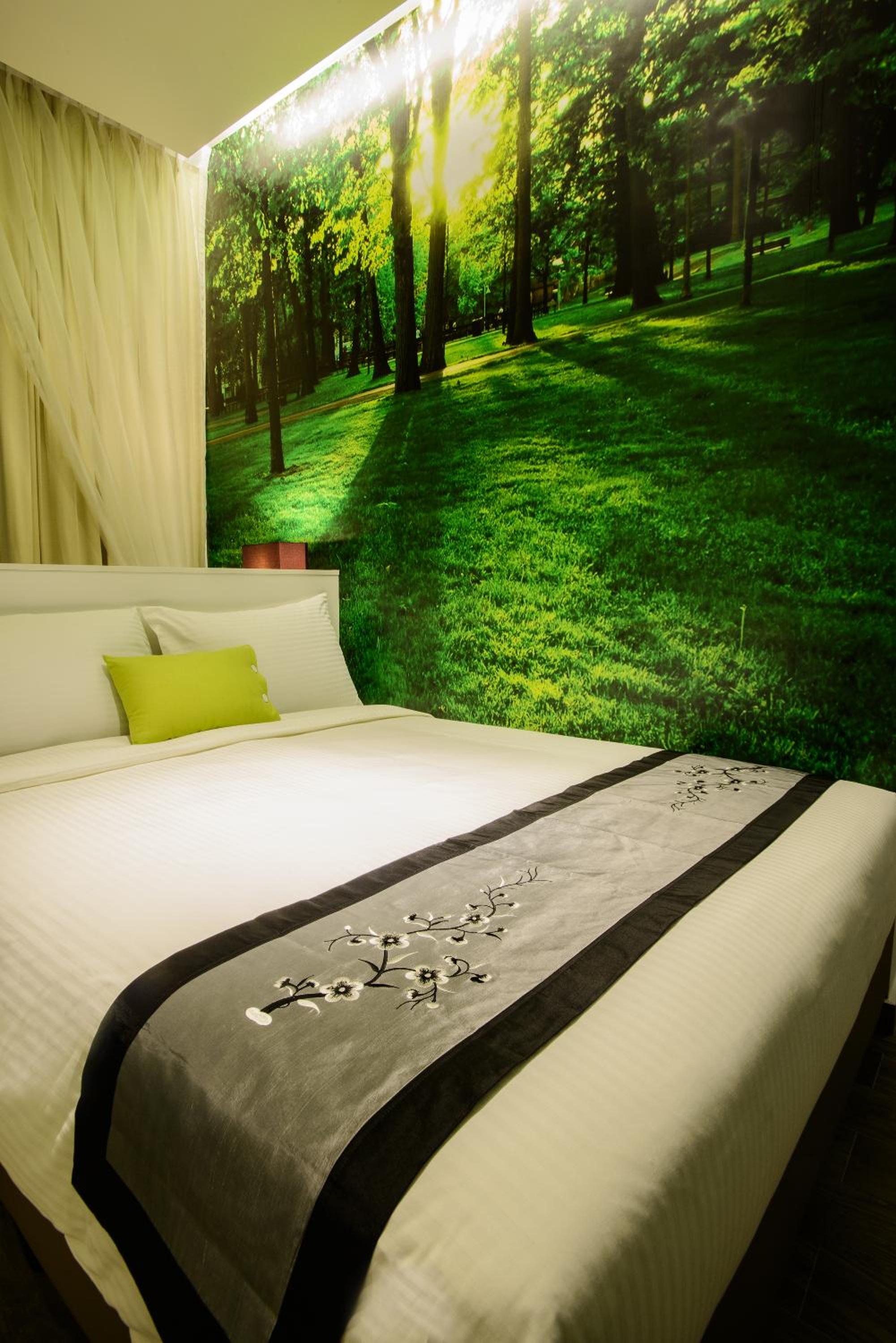 J8 Hotel photo 3