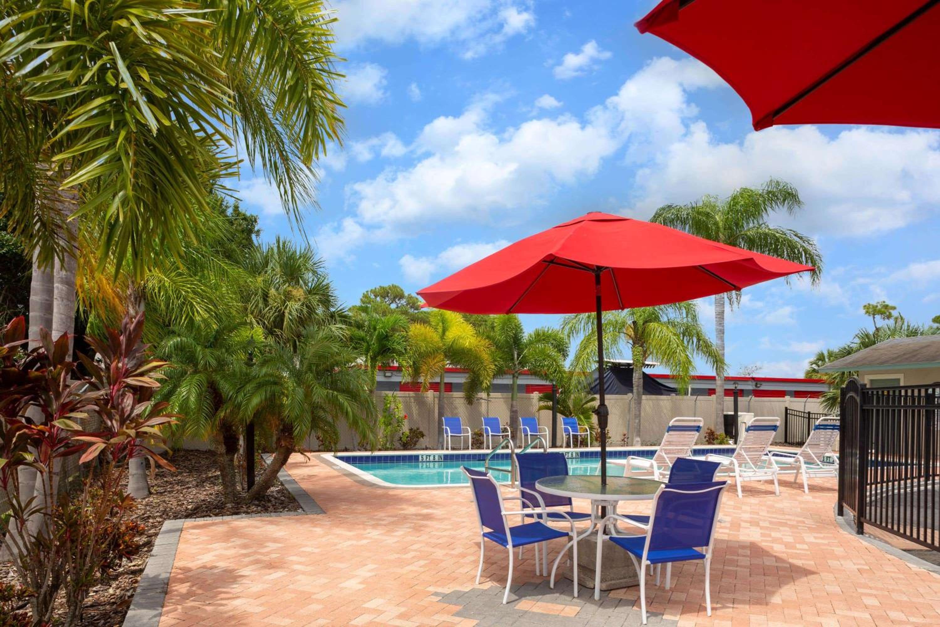 Super 8 by Wyndham Bradenton Sarasota Area view 5