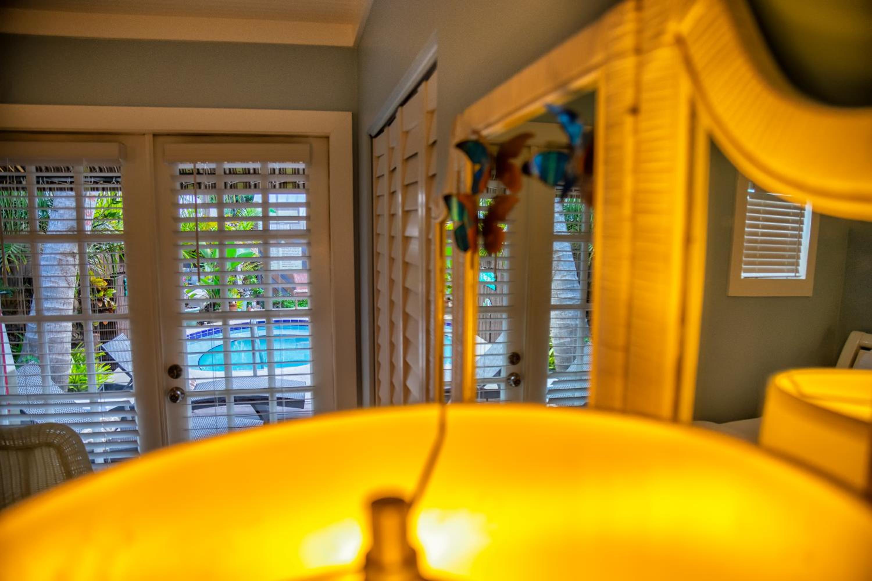 Seascape Tropical Inn