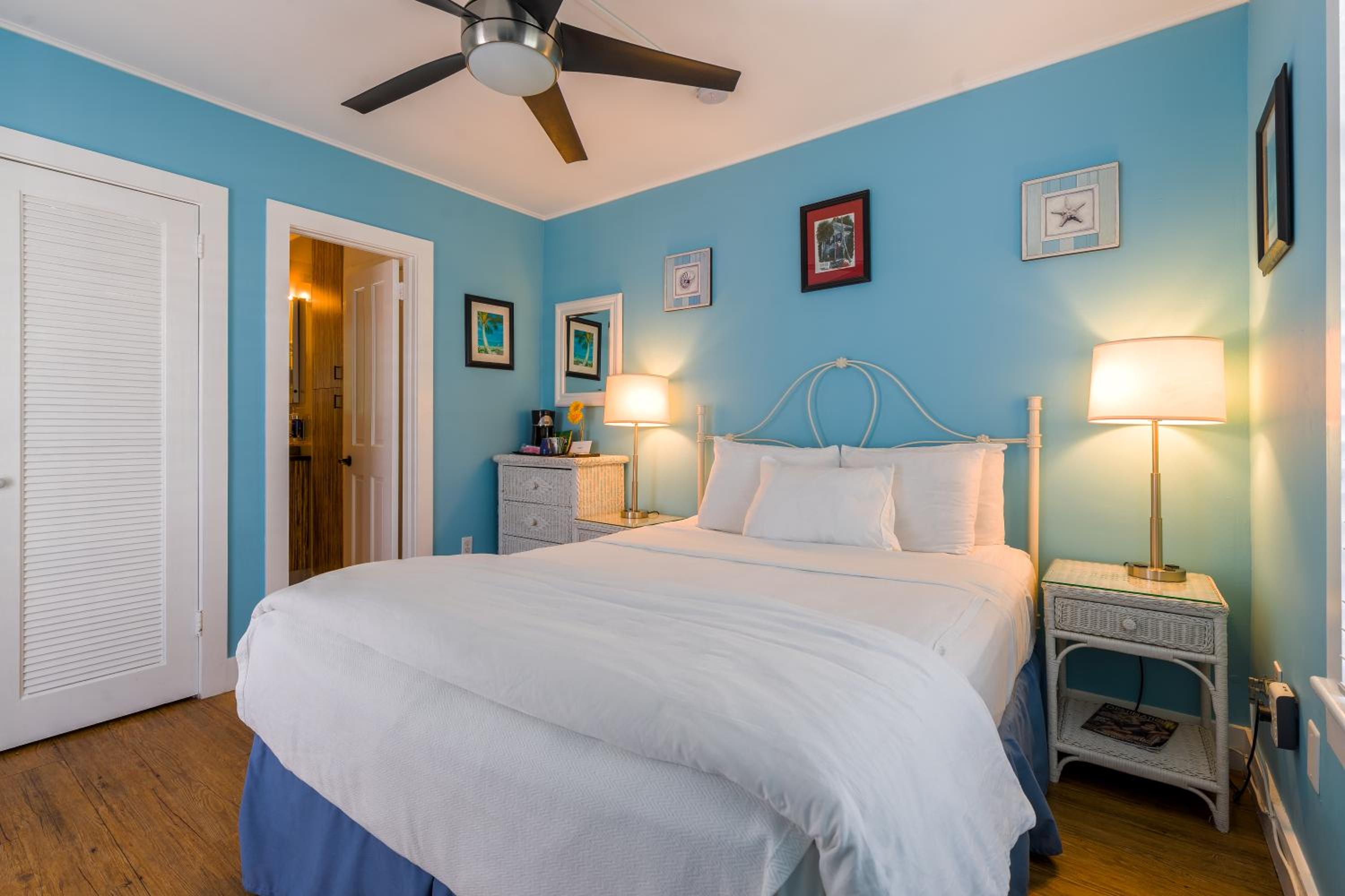 Seascape Tropical Inn