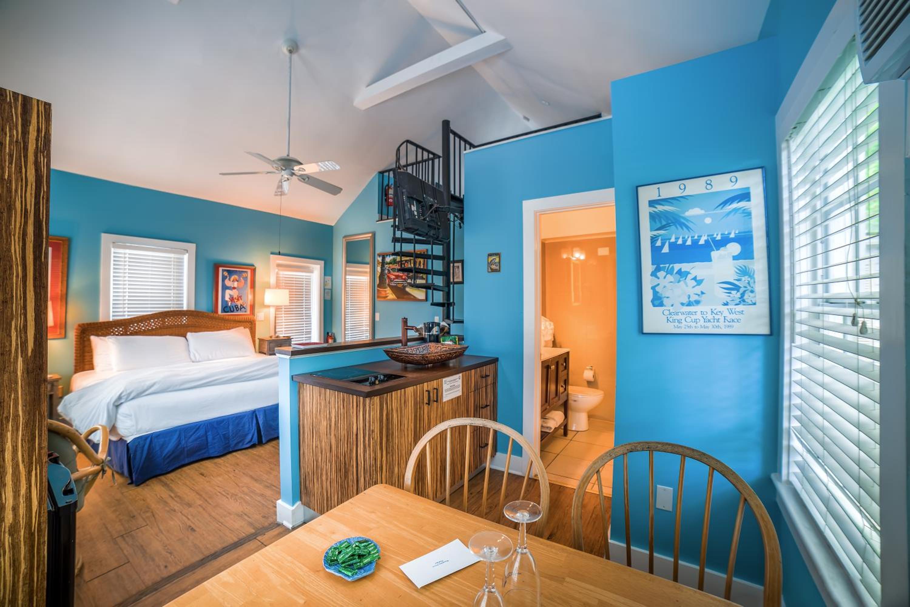 Seascape Tropical Inn