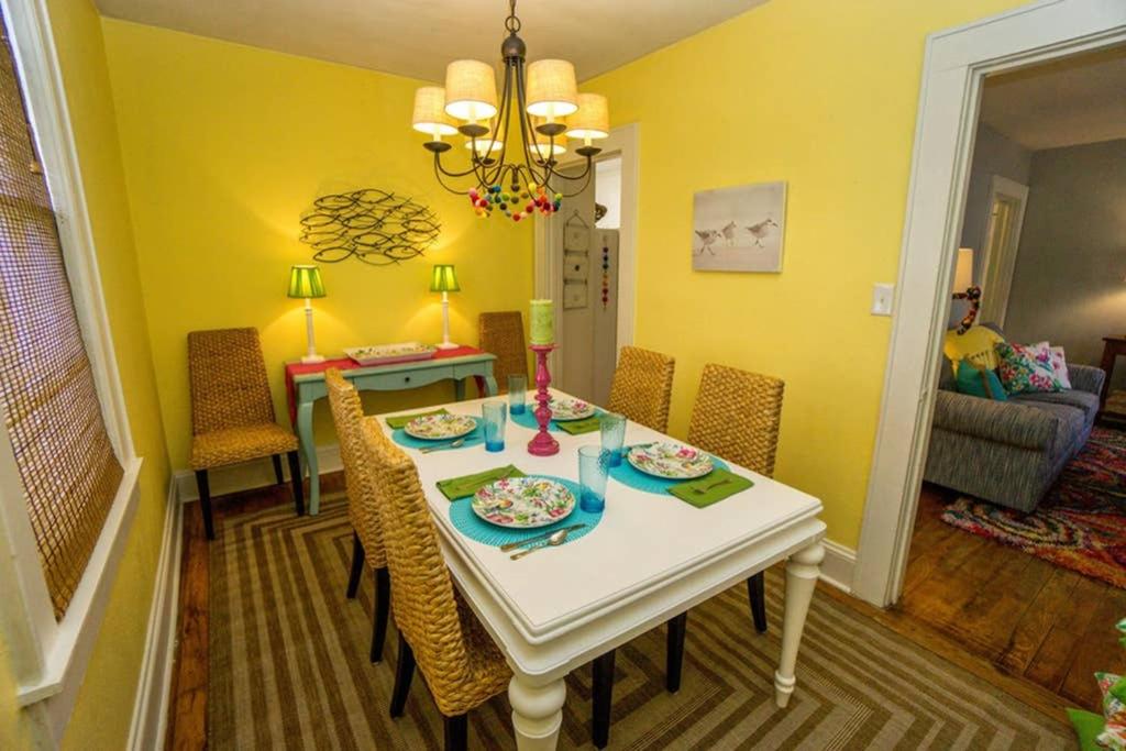 Graduations Welcome! Bayside Bungalow Close Proximity to Downtown Beaufort and Parris Island