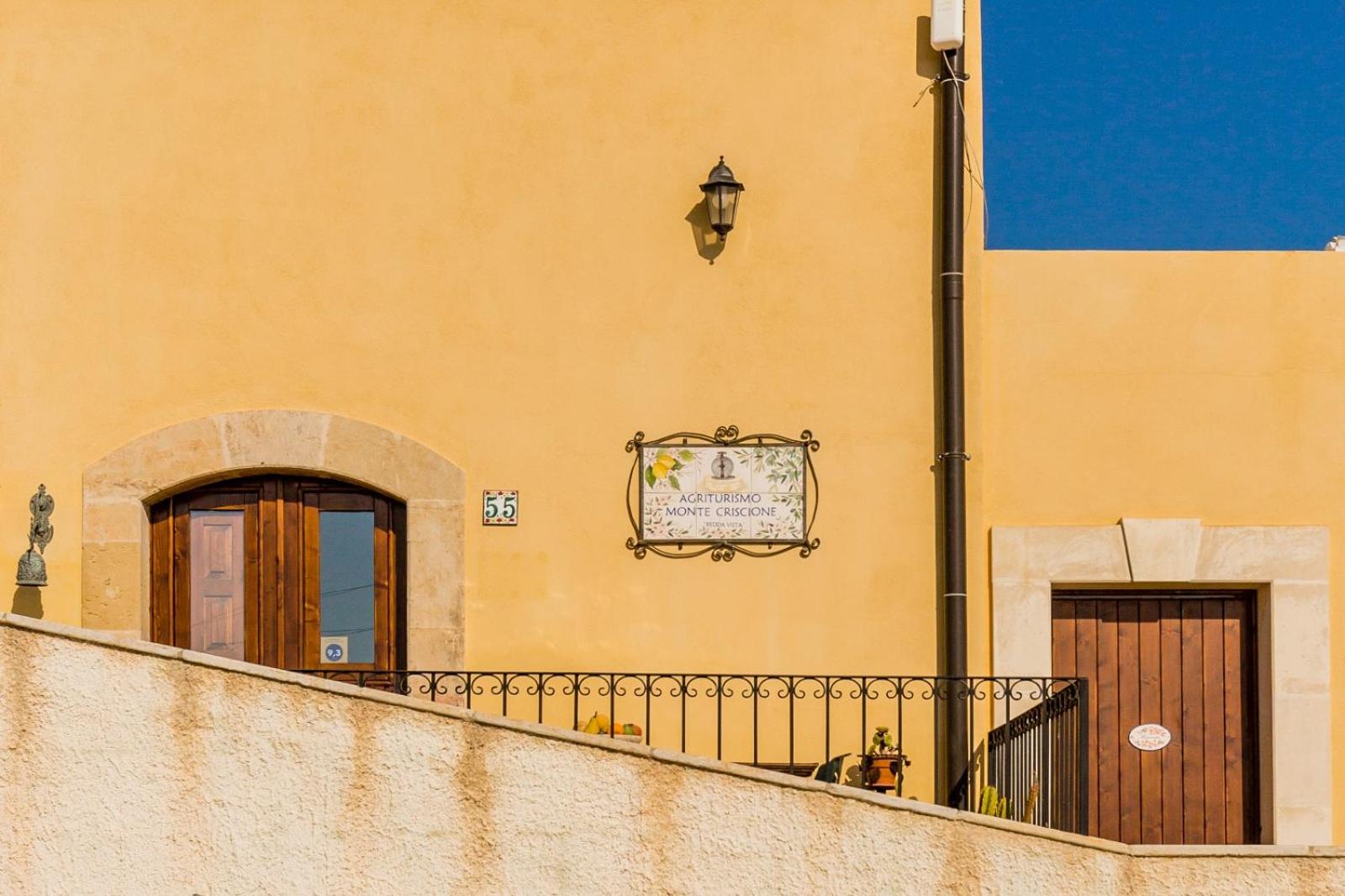 Agriturismo Monte Criscione view 2