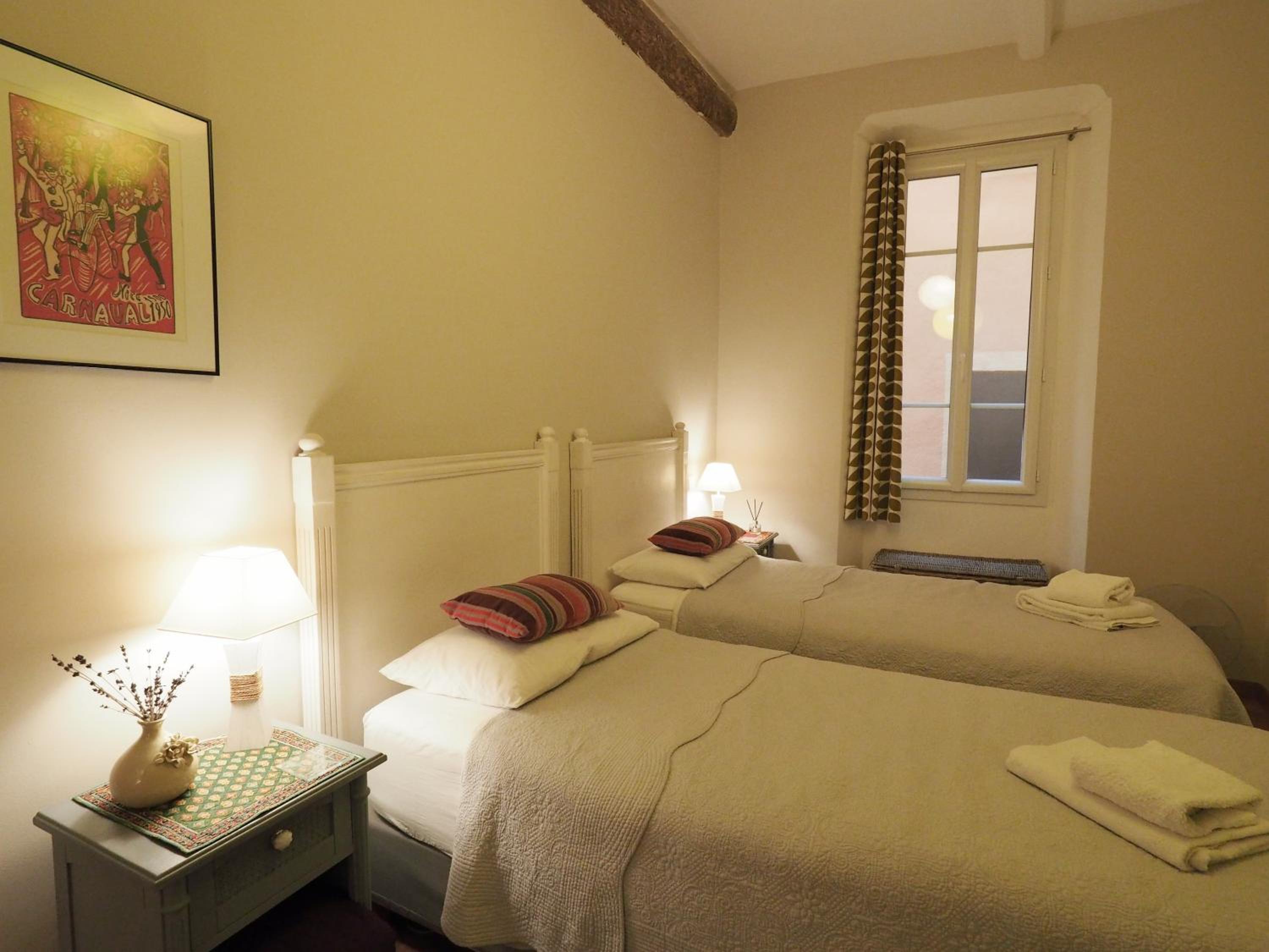 2 Bedroom Apartment Old Town Centre view 3