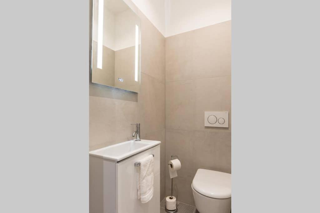 Adriatik Lux Teatro 1 en Split — bathroom