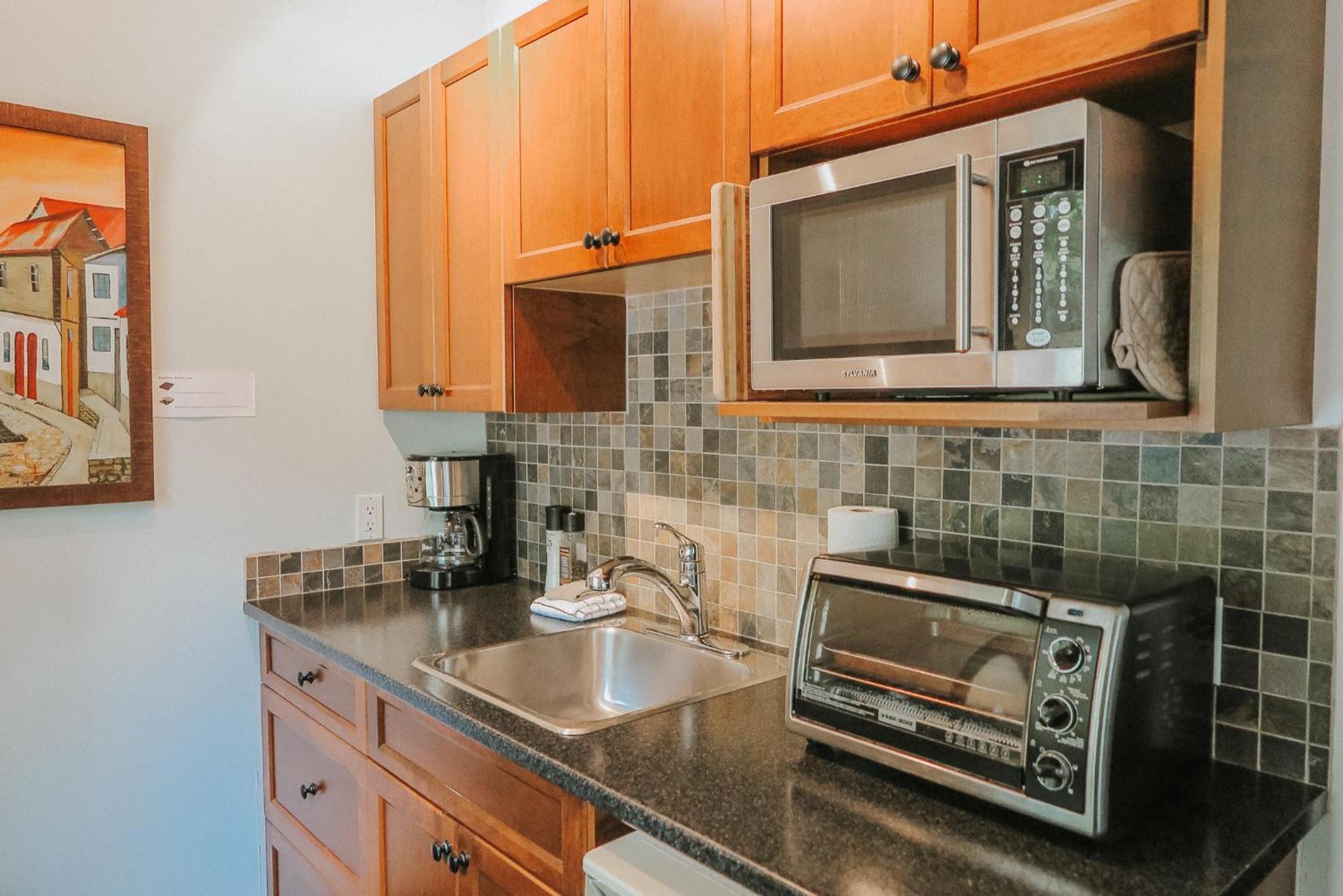 Tofino Vacations - Cobble Wood and Bird Sanctuary Guest Houses - Property Image 11