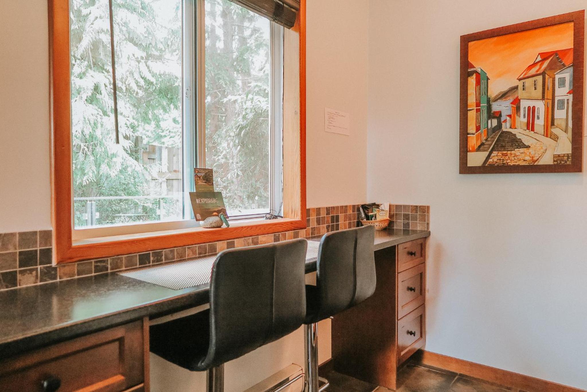 Tofino Vacations - Cobble Wood and Bird Sanctuary Guest Houses - Property Image 12