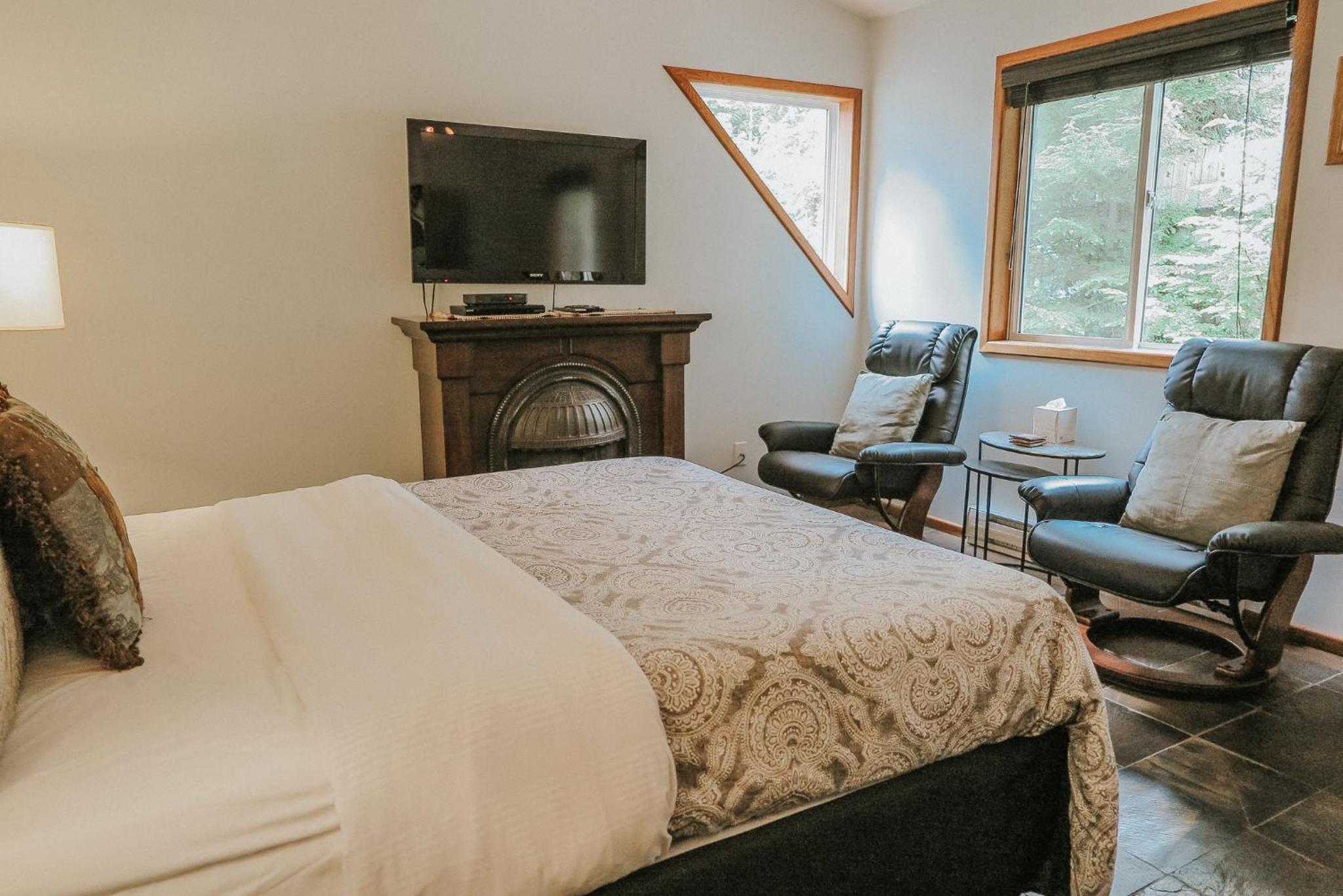 Tofino Vacations - Cobble Wood and Bird Sanctuary Guest Houses - Property Image 17