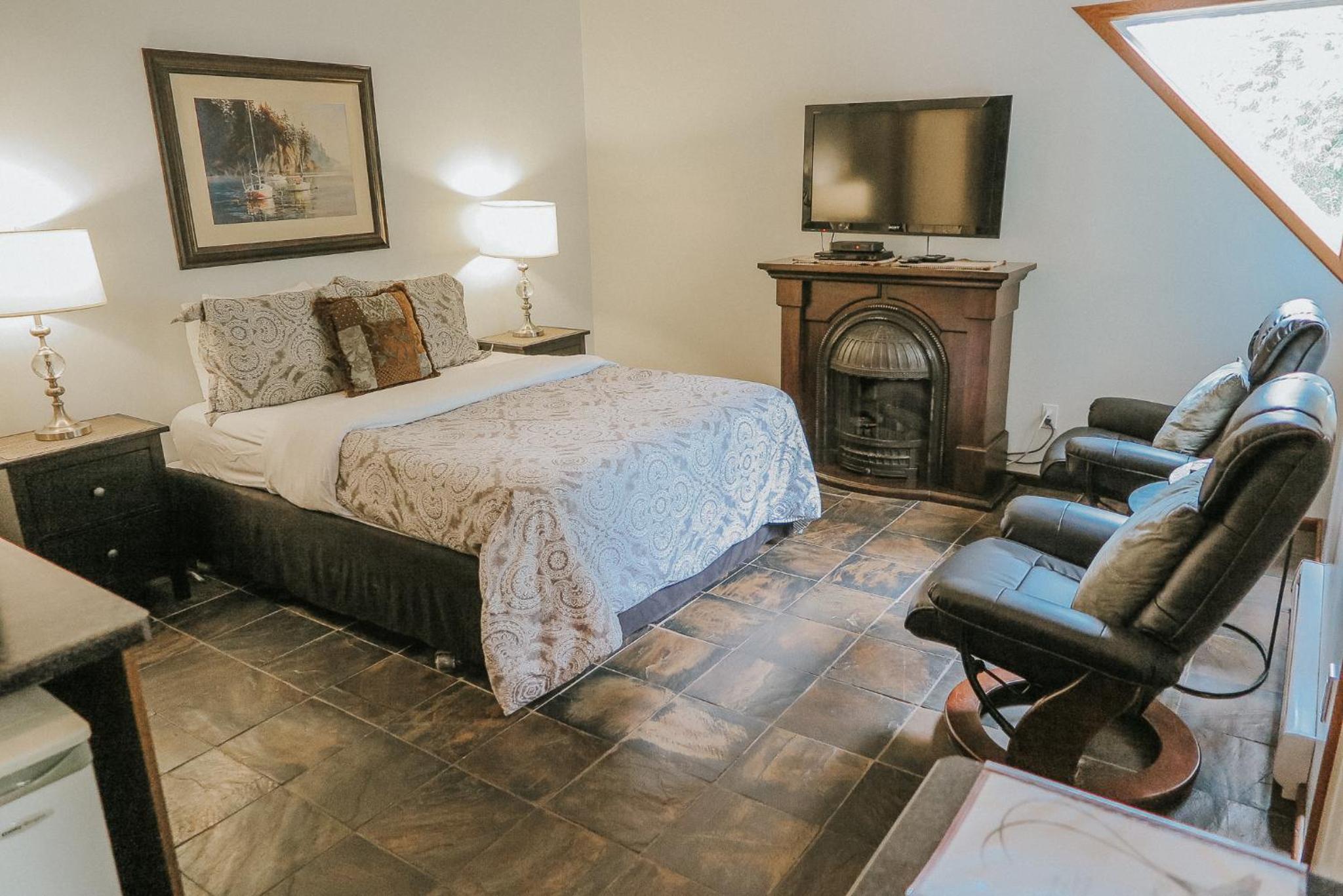 Tofino Vacations - Cobble Wood and Bird Sanctuary Guest Houses - Property Image 18