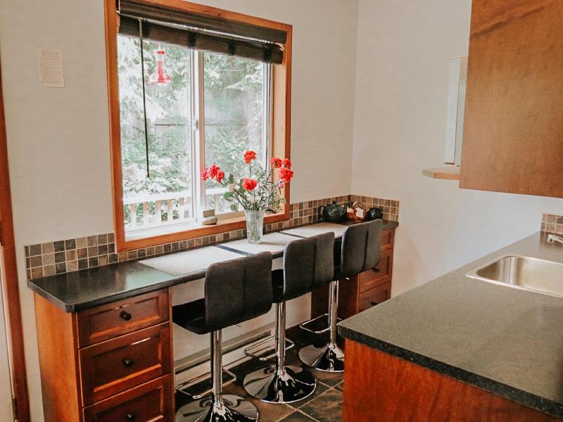 Tofino Vacations - Cobble Wood and Bird Sanctuary Guest Houses - Property Image 19