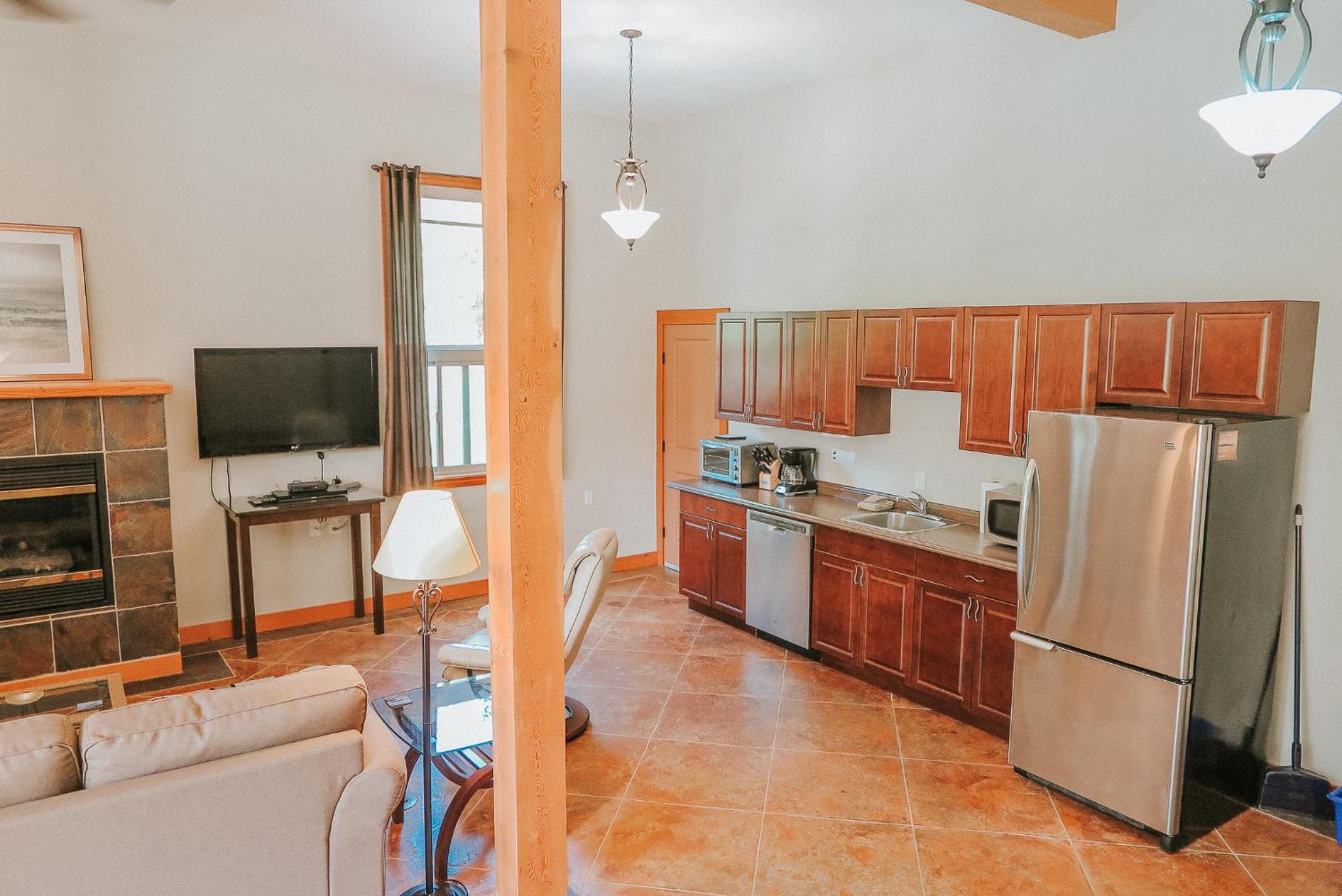 Tofino Vacations - Cobble Wood and Bird Sanctuary Guest Houses - Property Image 7