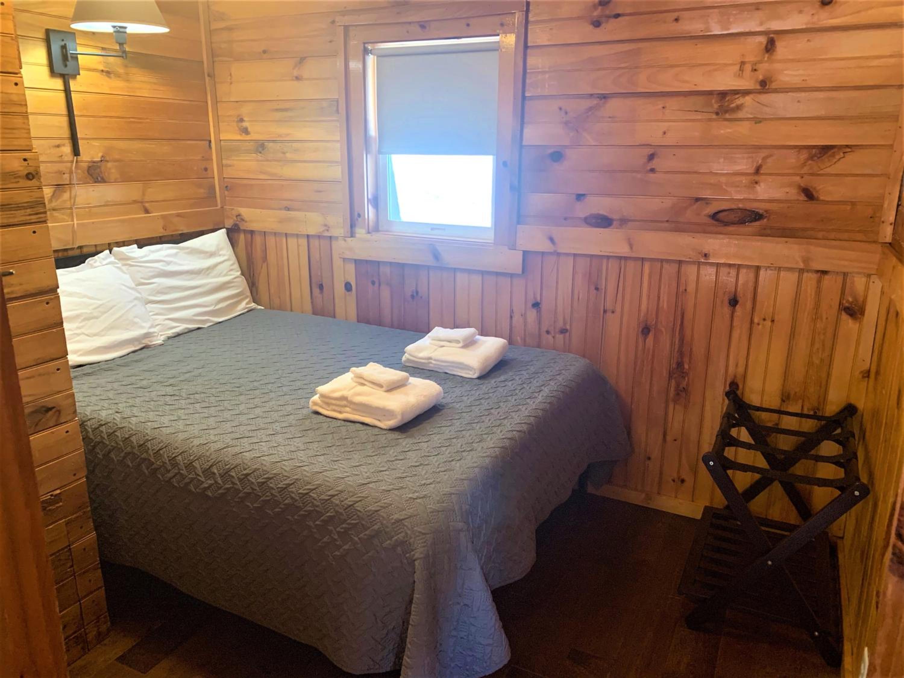 Pine Crest Motel & Cabins