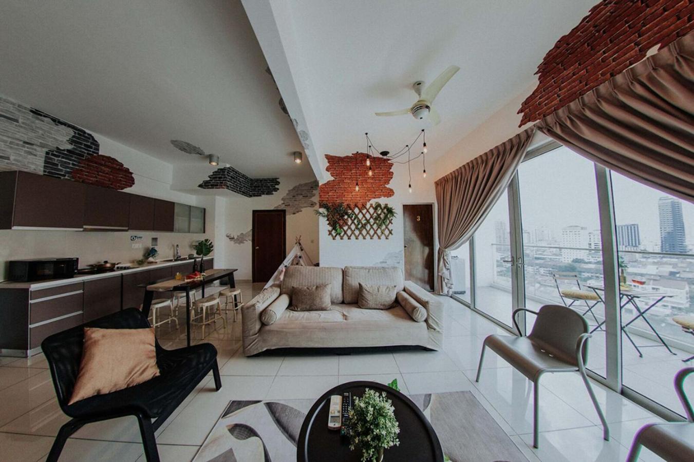 Regalia Residence The Sky Pool Suite