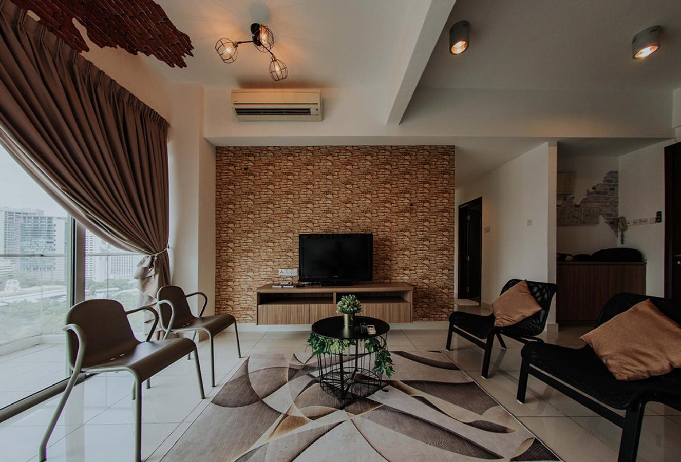 Regalia Residence The Sky Pool Suite
