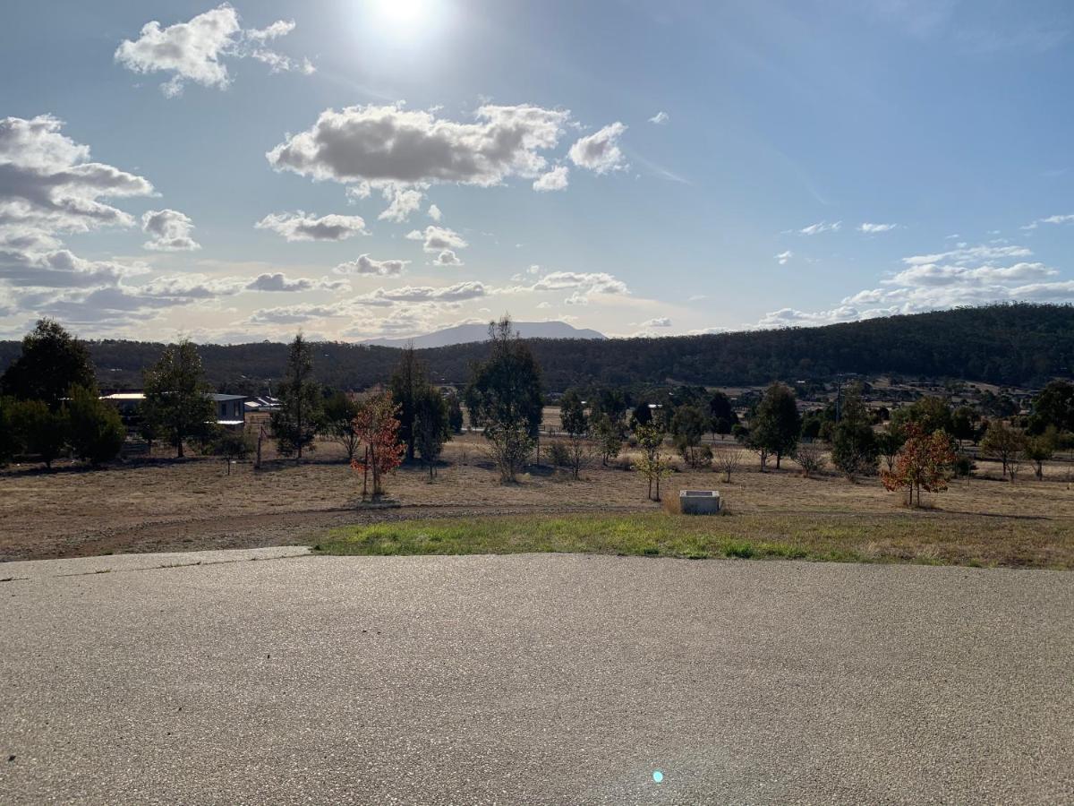 Couples Retreat with Mountain View Near Hobart