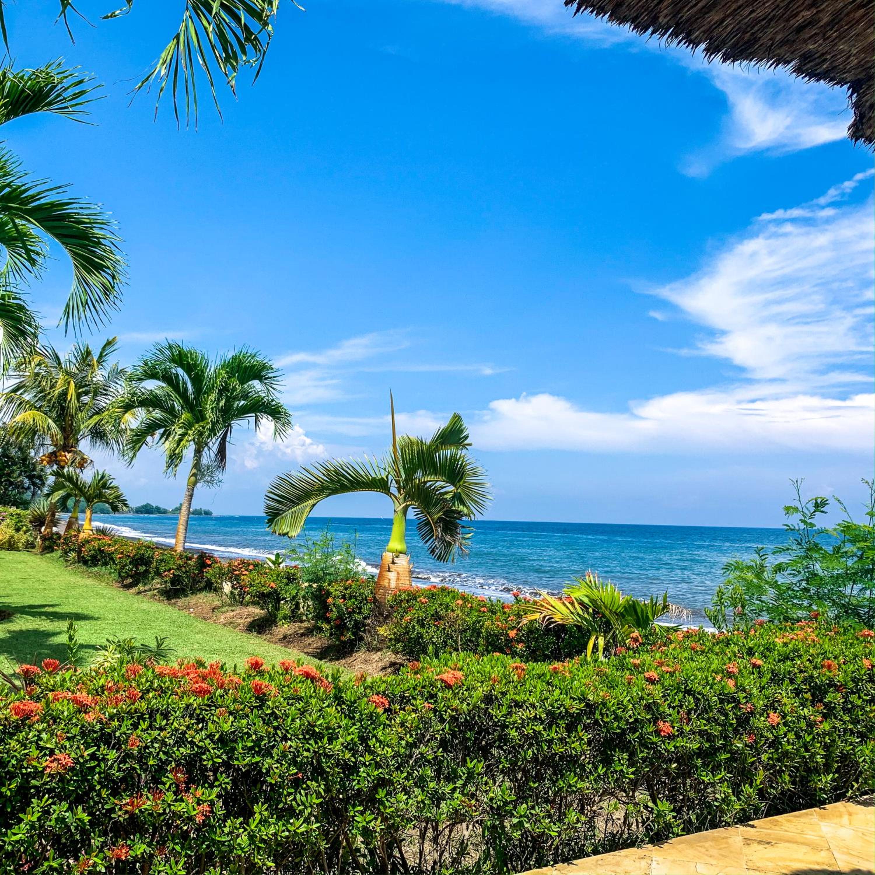 Villa Cahaya - Bali Sea Villas Beachfront and private pool view 3