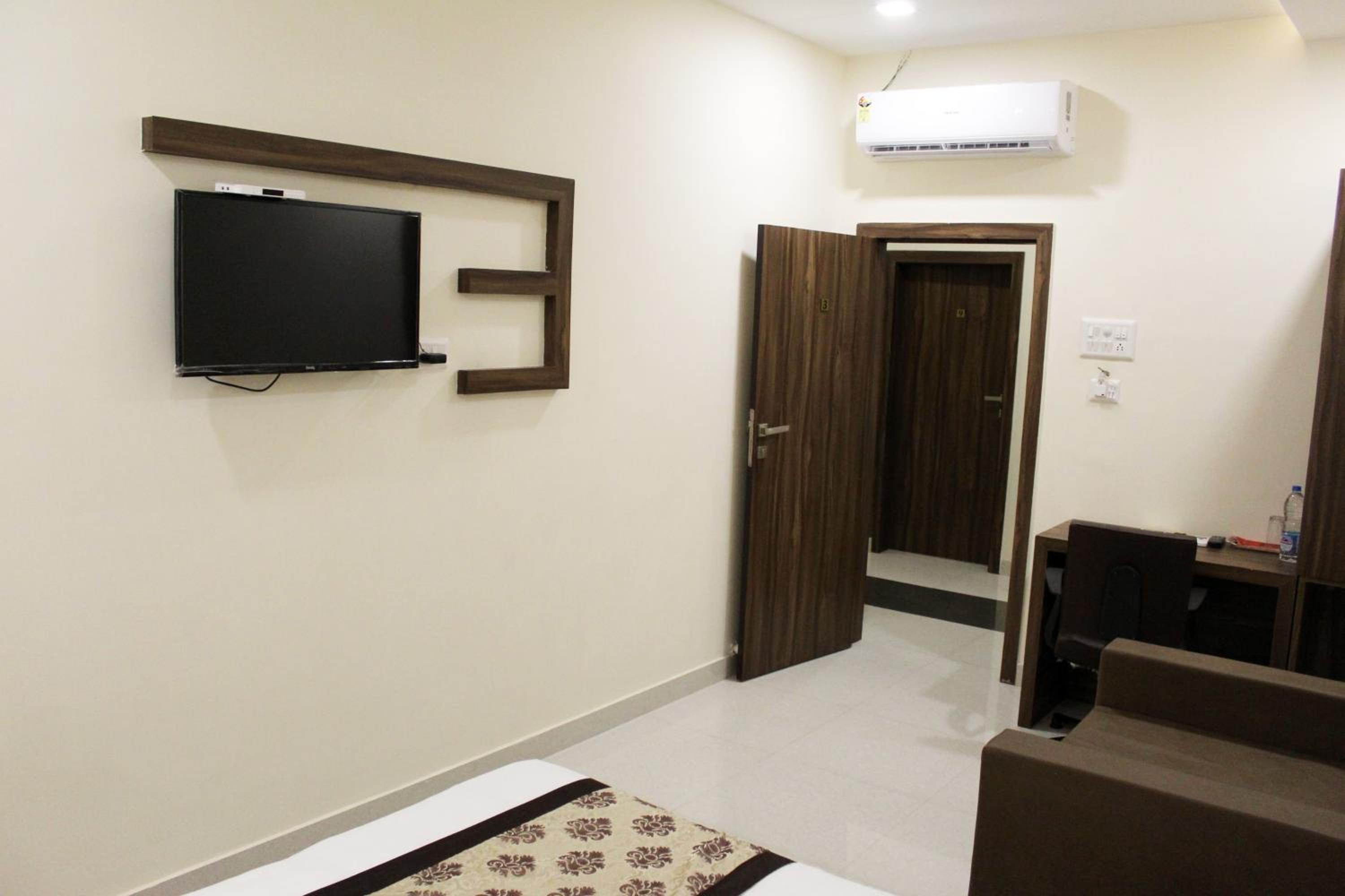 Eco inn Hotel By Lime Tree