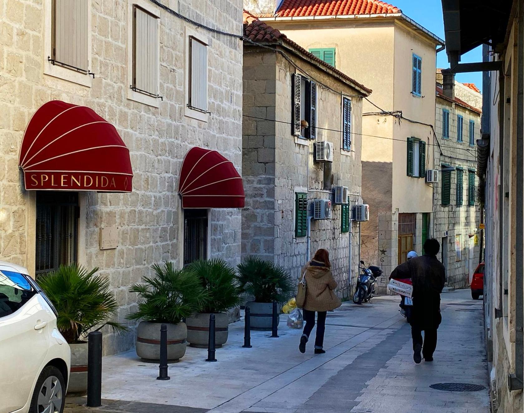 En-suite Rose on Rokova Street - 5 min Walk to the Old Town of Split photo 2