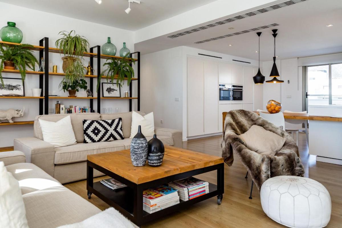 Luxury penthouse in Torremolinos view 3