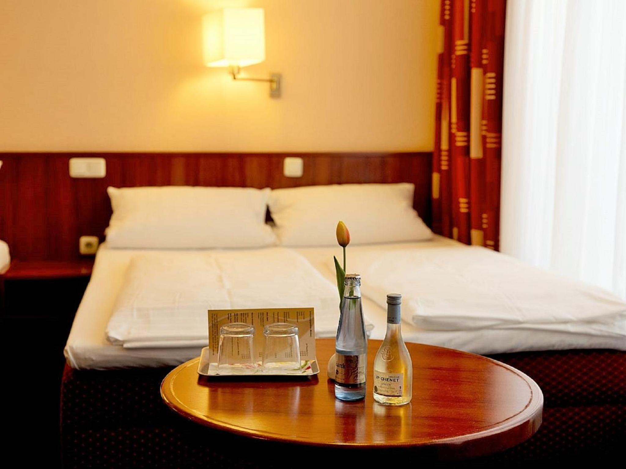 Hamburg Vacations - Cabo Nonsmoking-Hotel  - Property Image 1