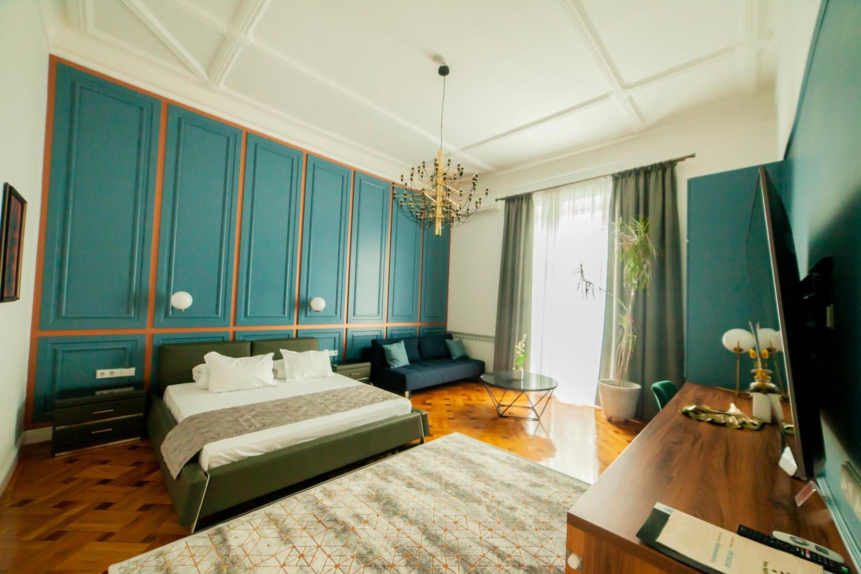 Matei Corvin Deluxe Apartment