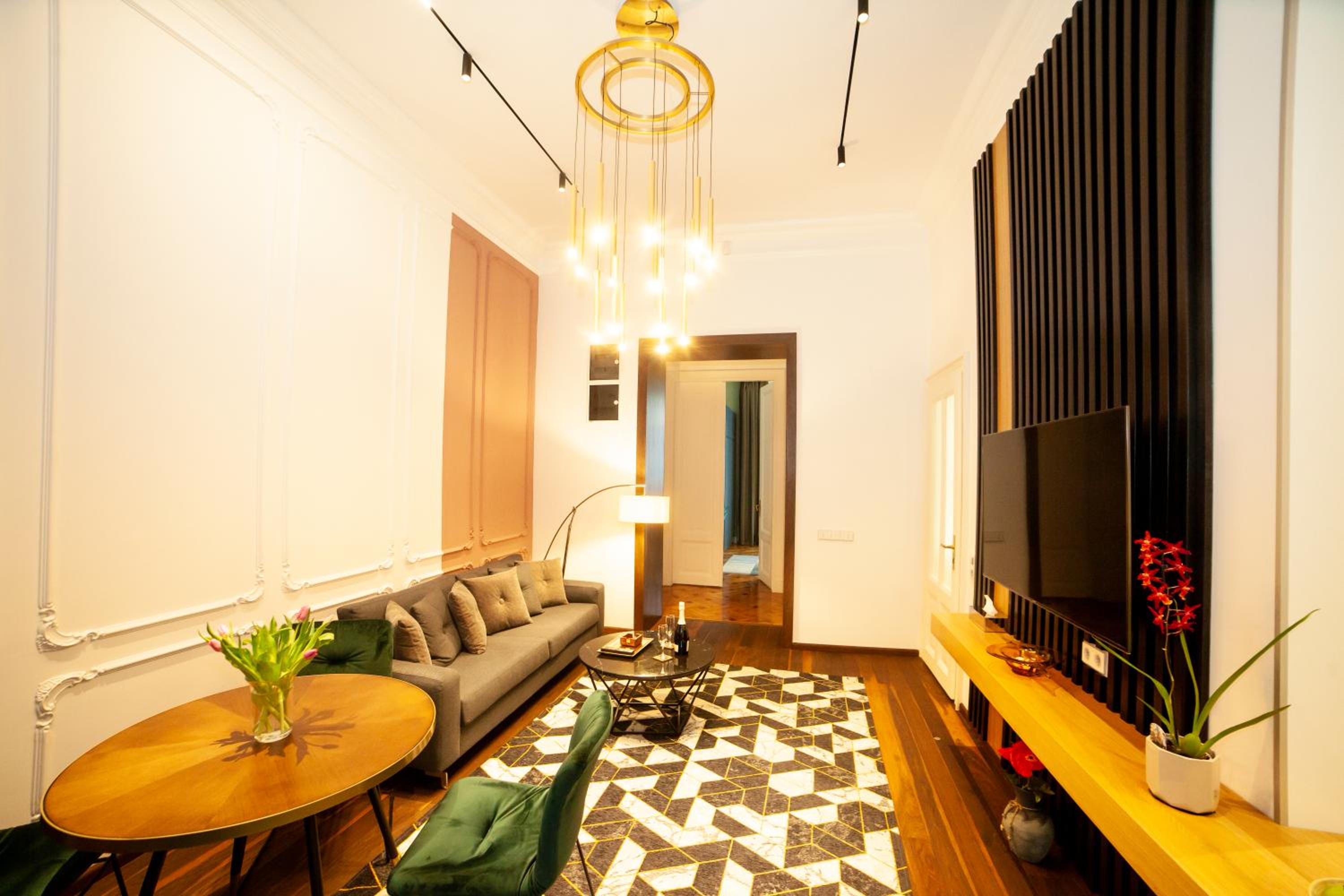 Matei Corvin Deluxe Apartment