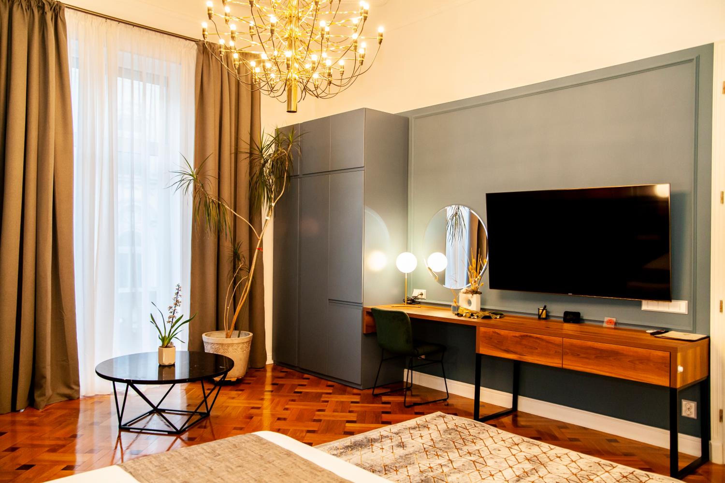 Matei Corvin Deluxe Apartment
