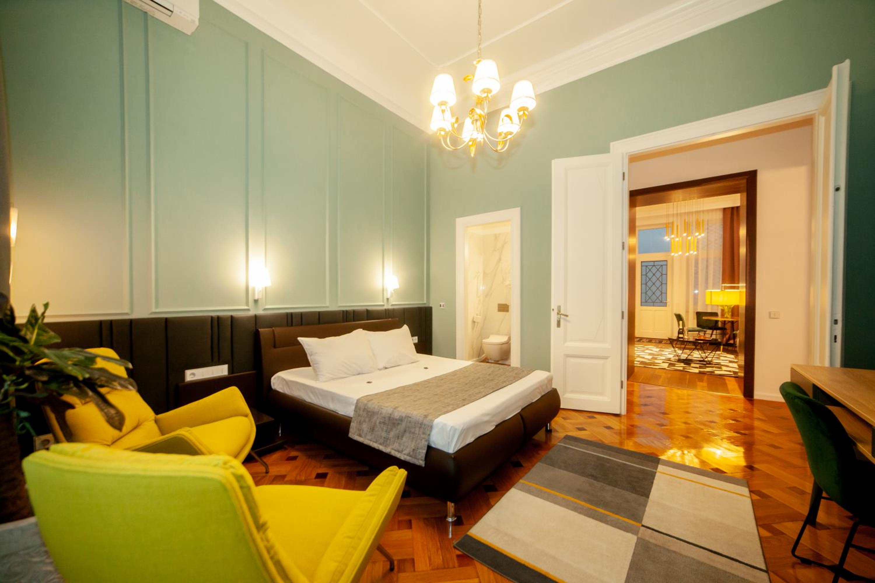 Matei Corvin Deluxe Apartment