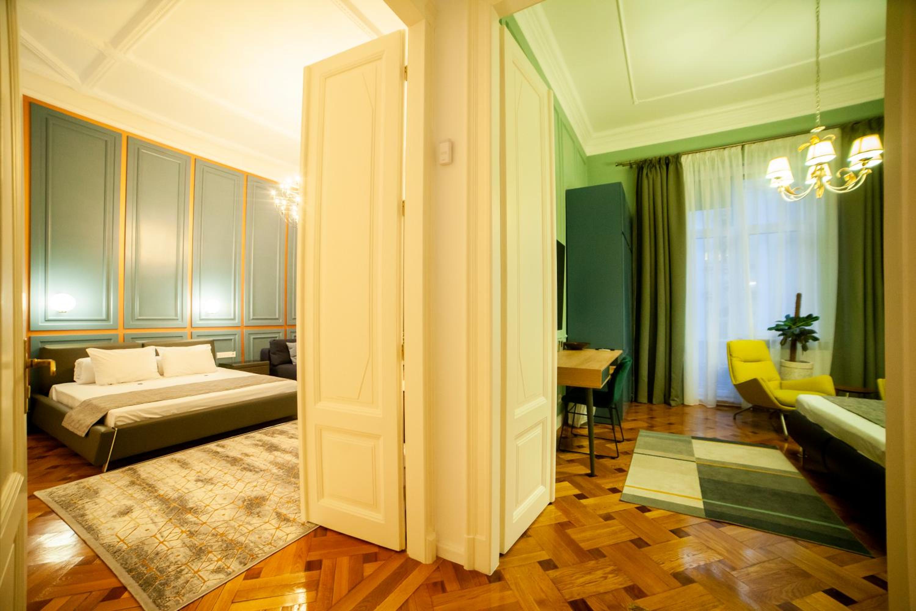 Matei Corvin Deluxe Apartment