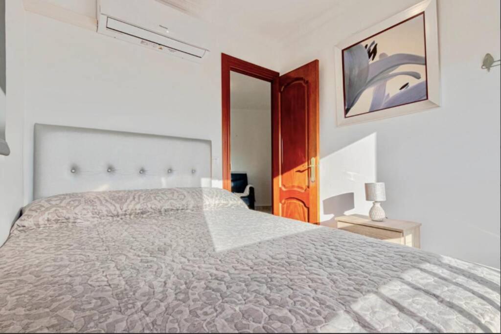 797 Holiday Rentals - Amplio estudio en Puerto Marina view 4