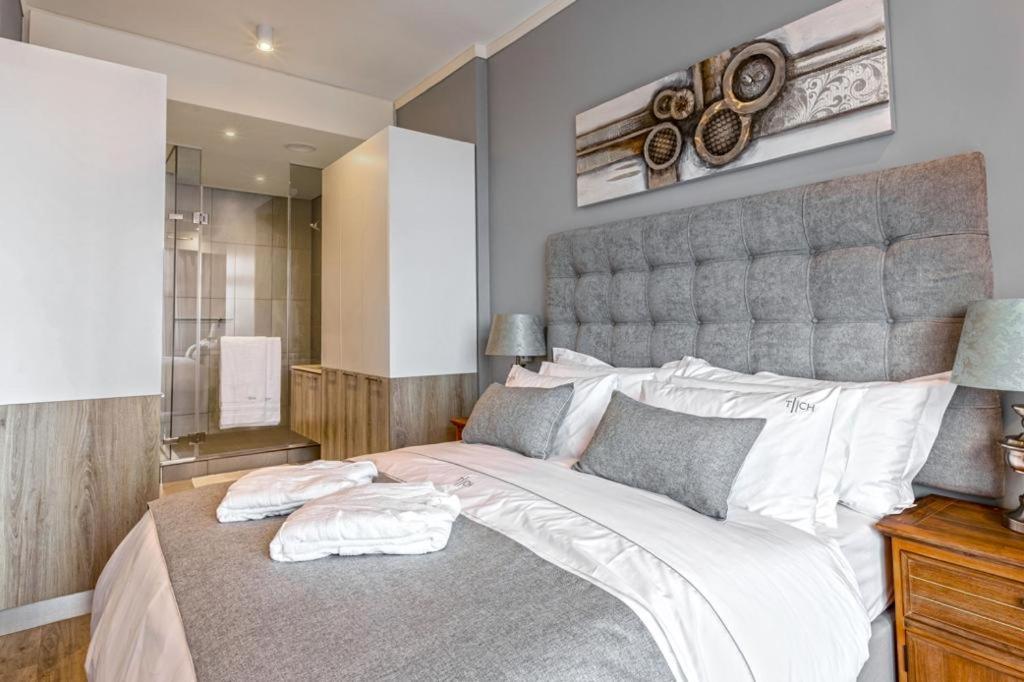 Menlyn Maine Residence Unit 1419 & 1028 view 4