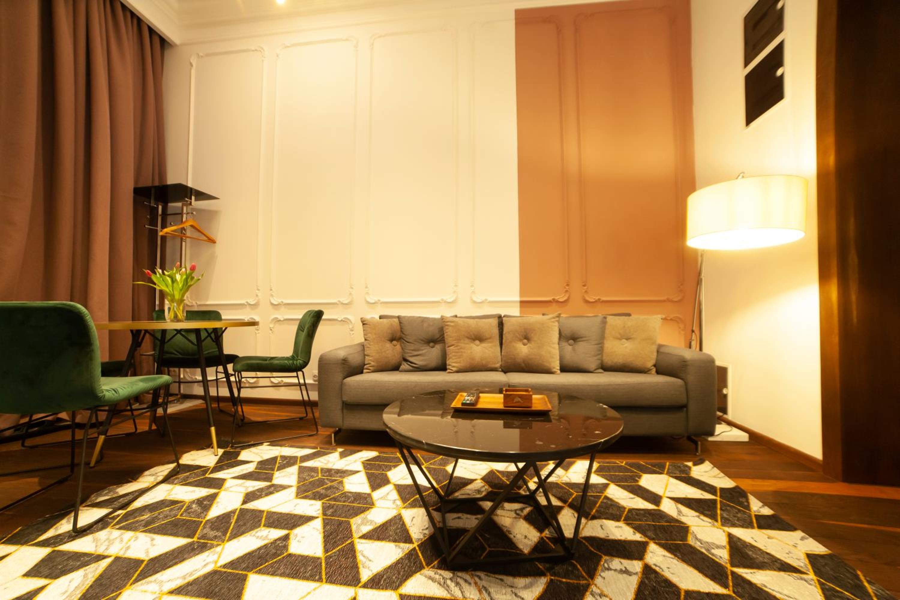 Matei Corvin Deluxe Apartment