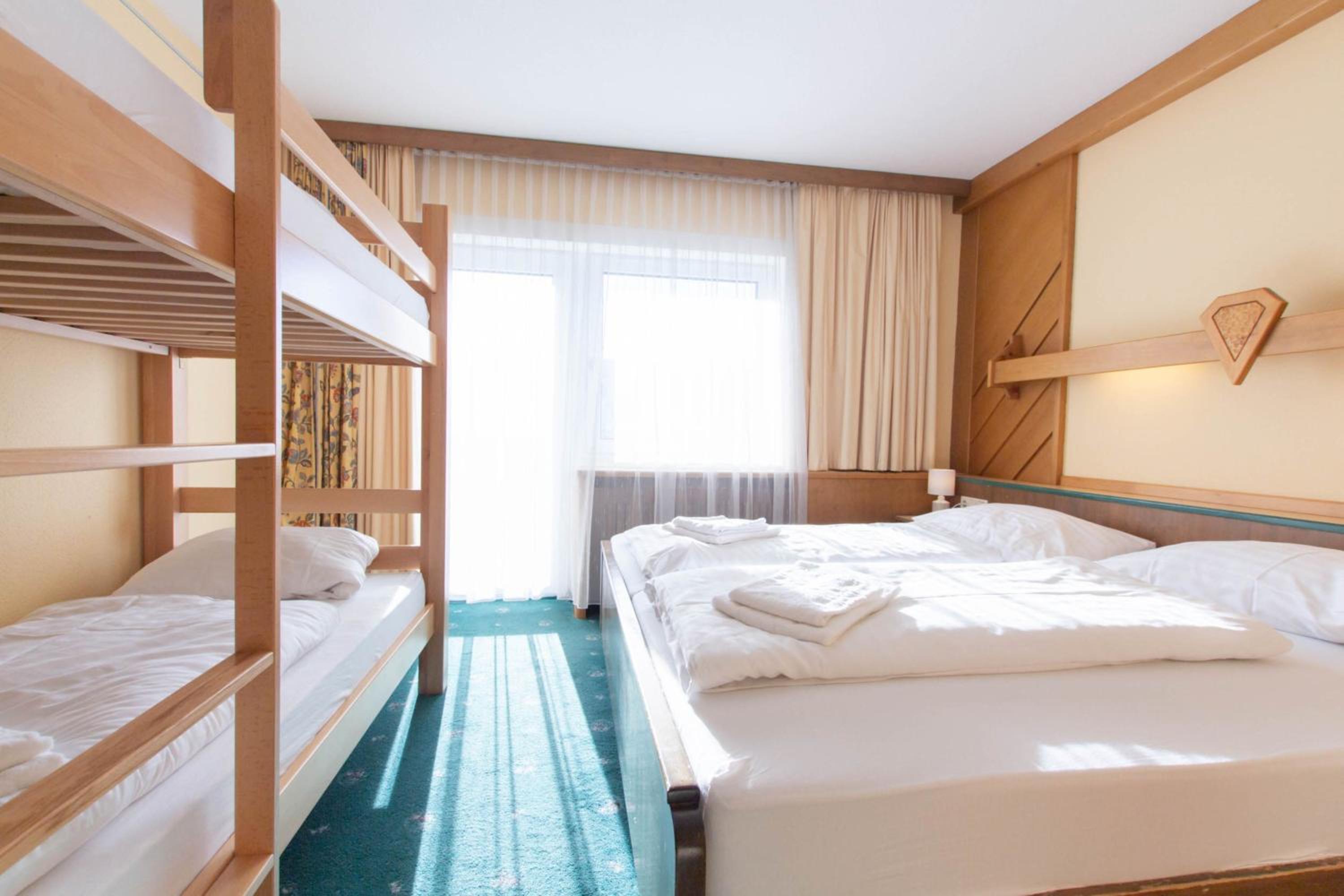 Mountain Hotel & Hostel