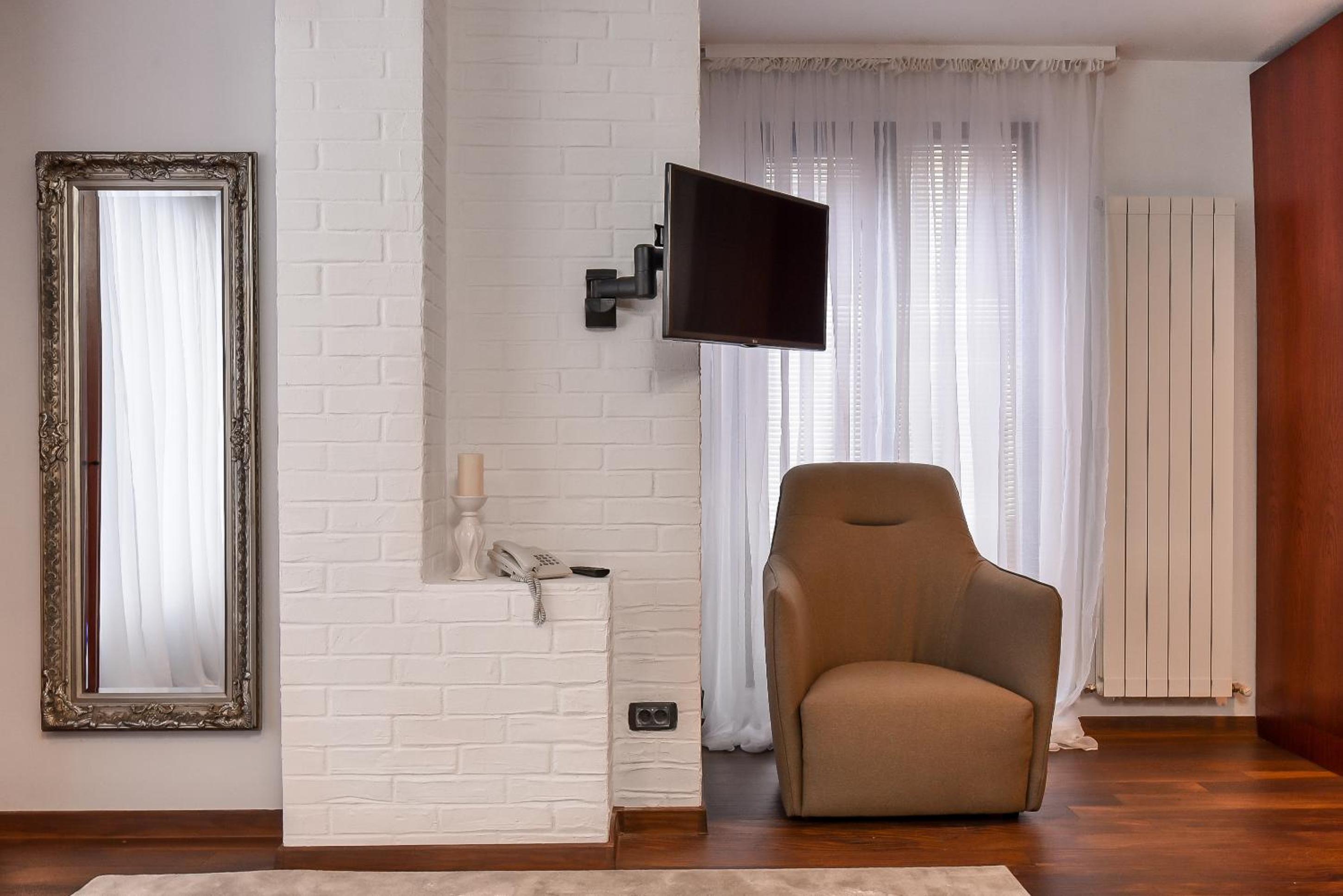 R34 Boutique Suites Boyana