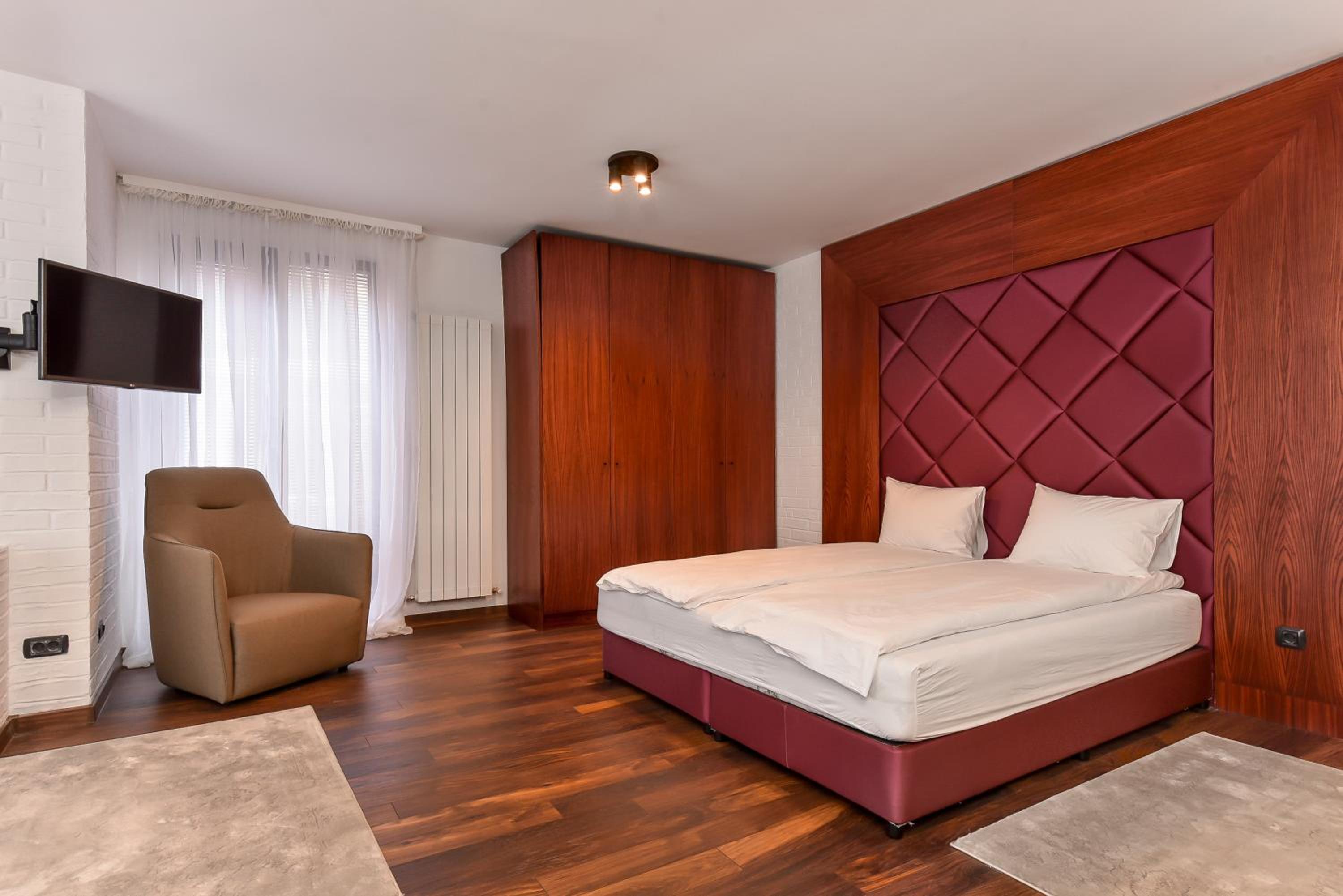 R34 Boutique Suites Boyana