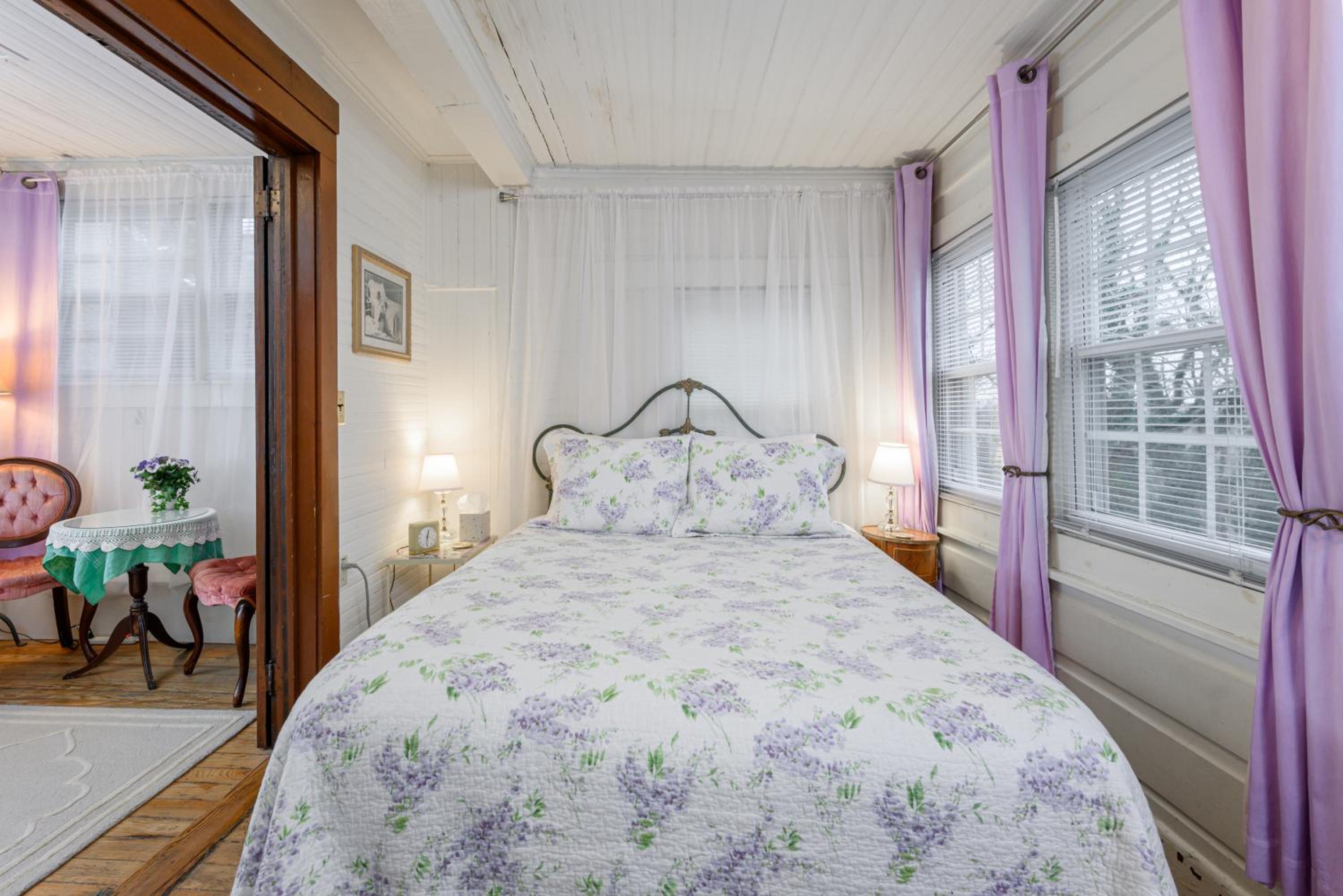 Oakland Cottage Bed and Breakfast