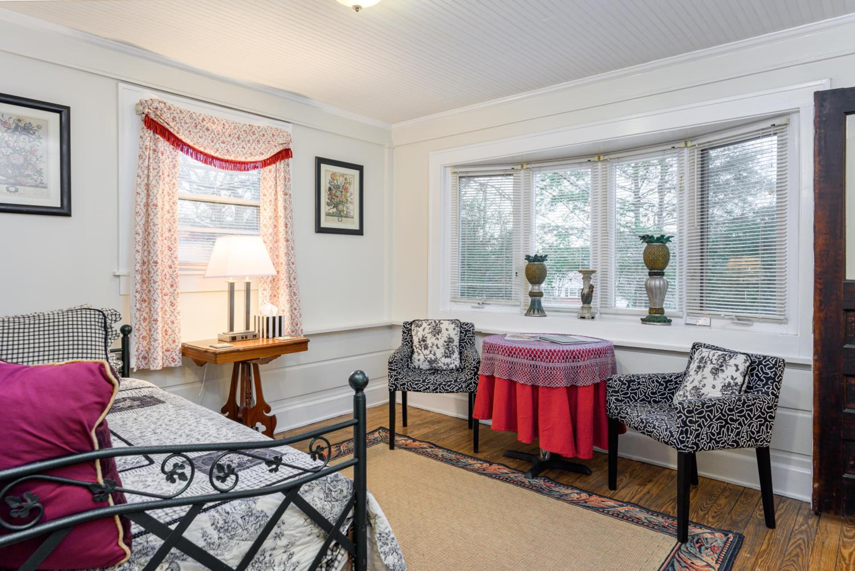 Oakland Cottage Bed and Breakfast