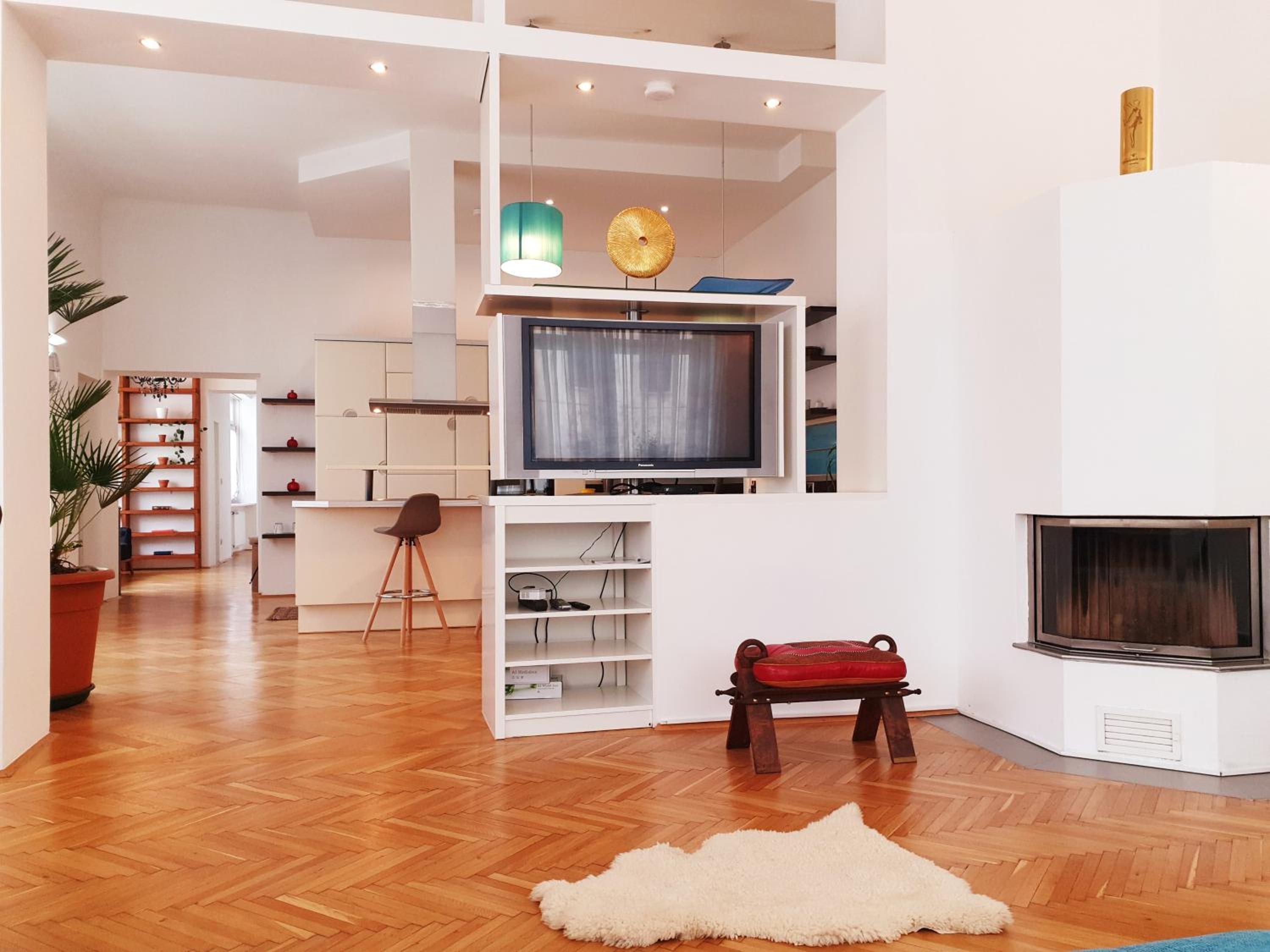 Sunny and spacious apartment near city centre