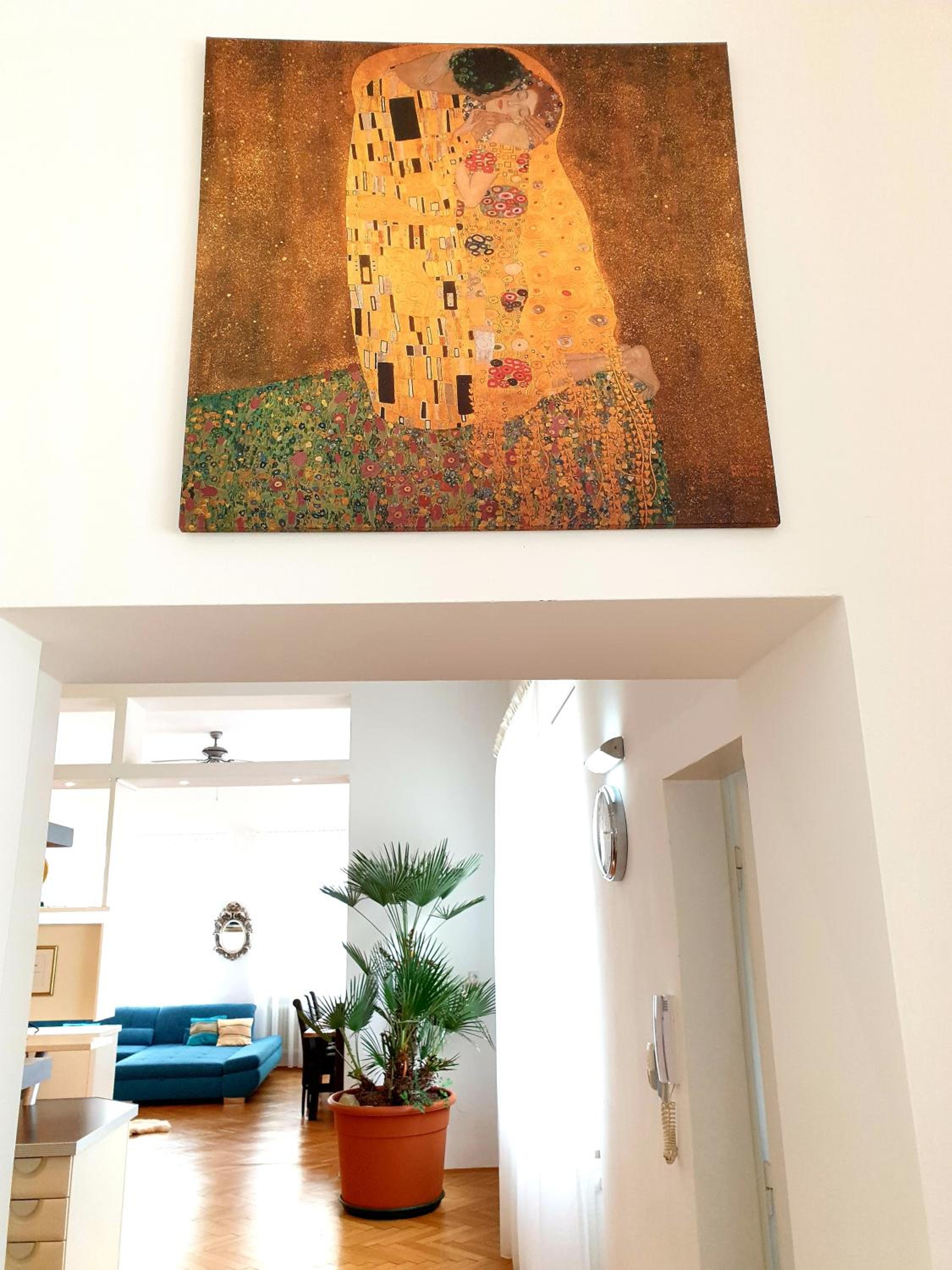 Sunny and spacious apartment near city centre