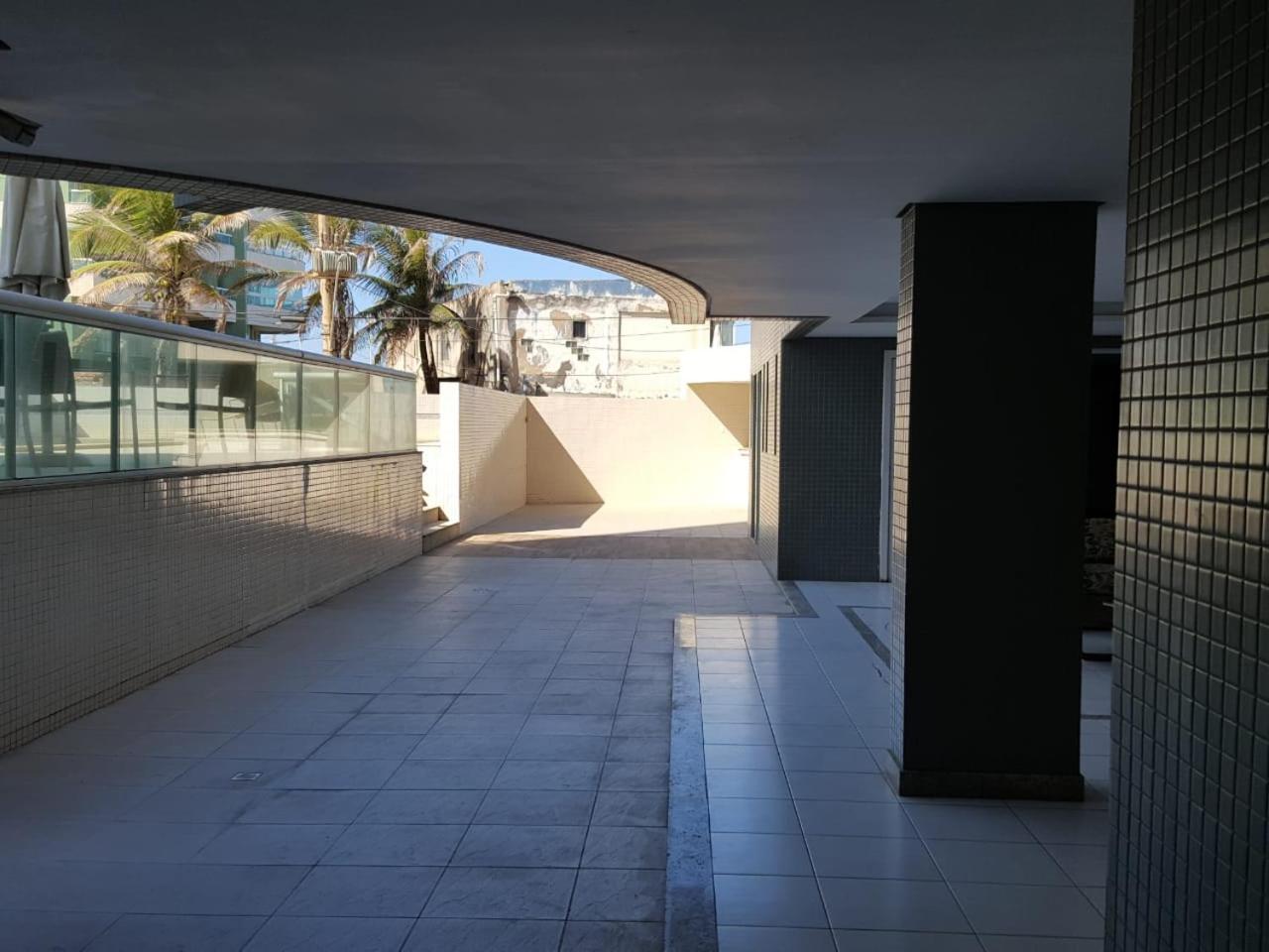 1/4 MOBILIADO EM FRENTE À PRAIA, EM SALVADOR BAHIA